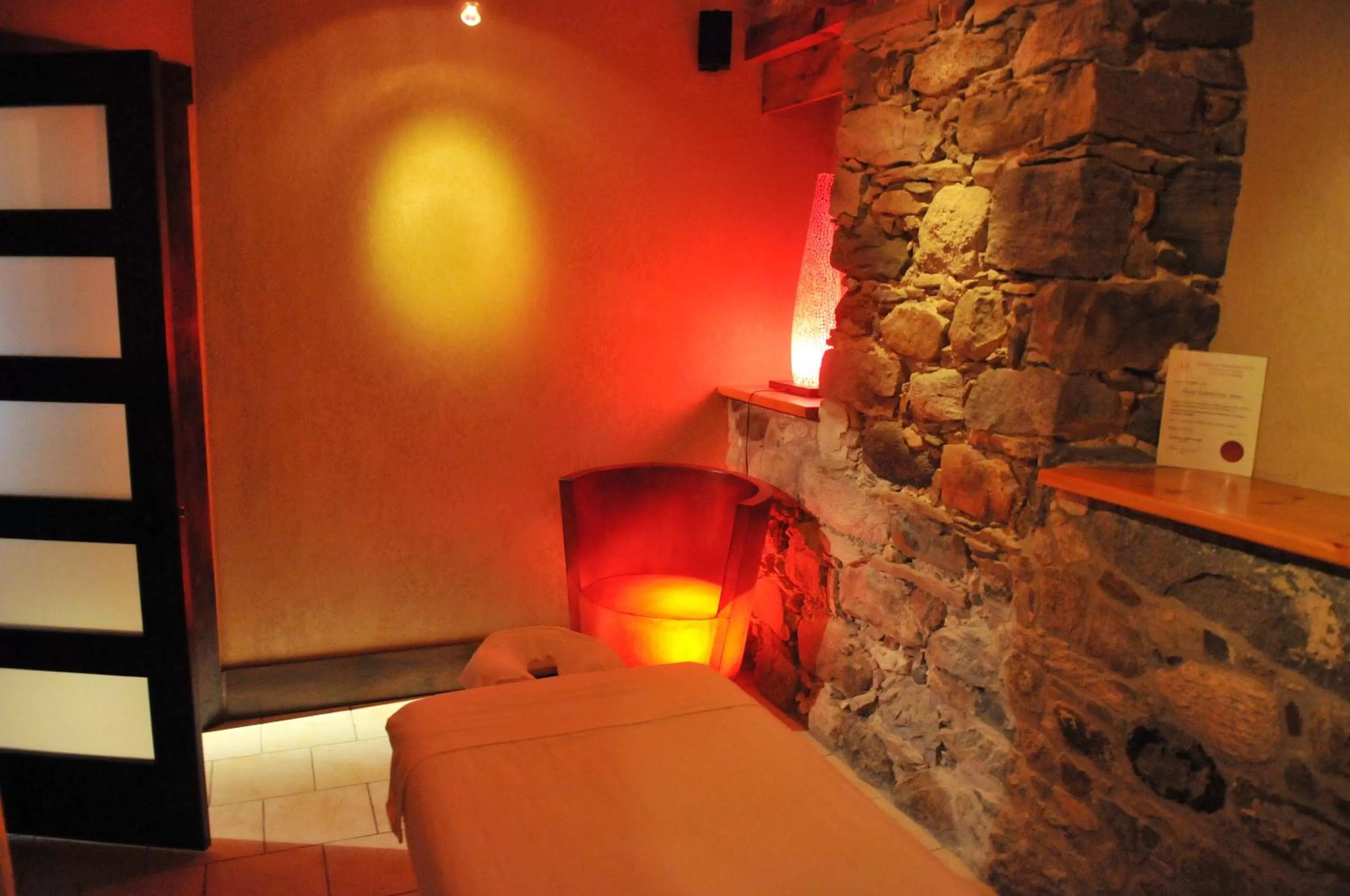 Spa and wellness centre/facilities, Bed in Manoir Ramezay