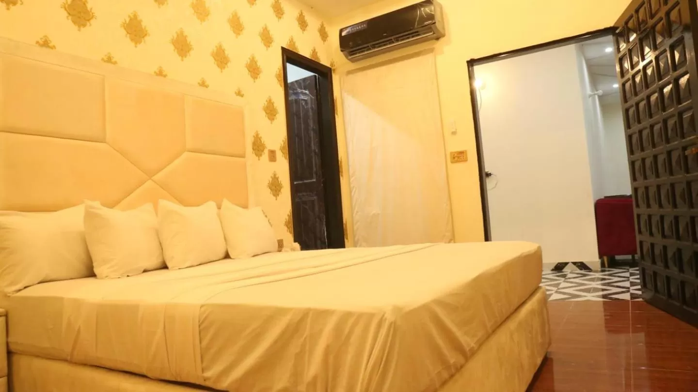 Bed in HOTEL DE SMART Multan