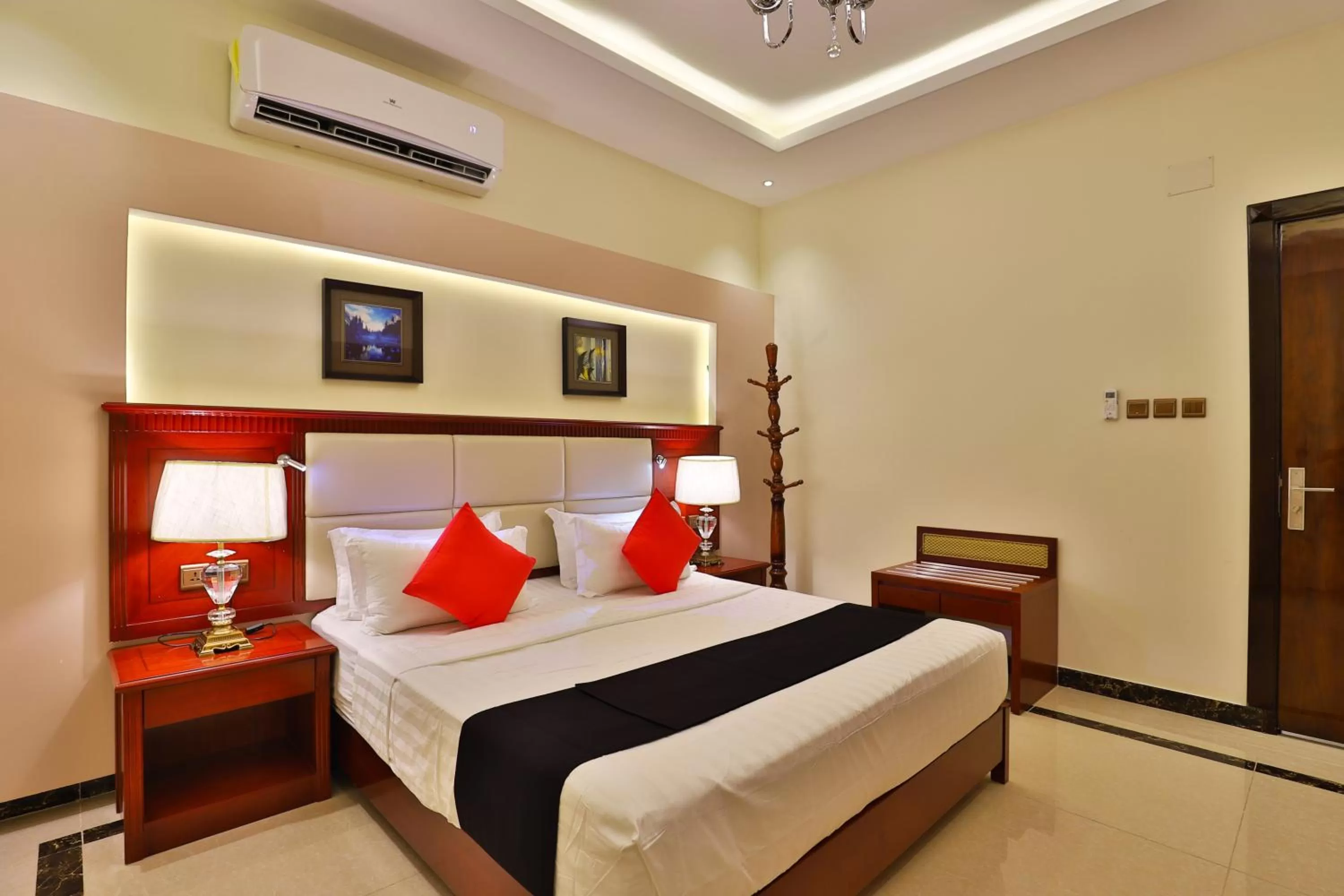 Bedroom, Bed in Dreams Houses furnished Suites