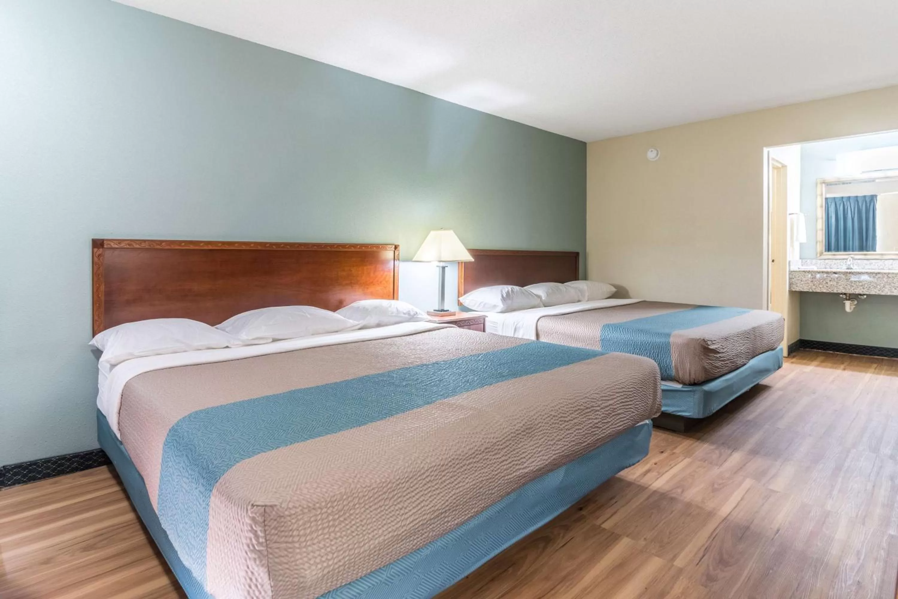 Photo of the whole room, Bed in Motel 6-Kenly, NC