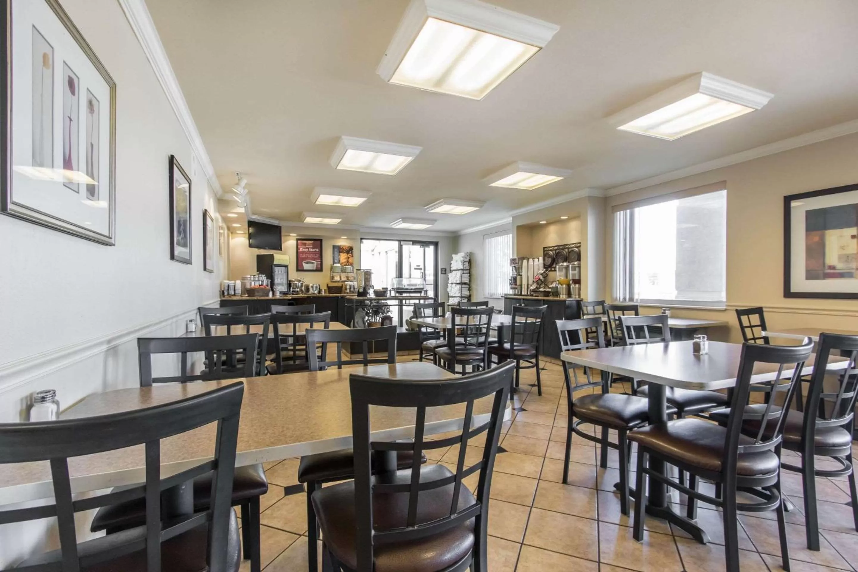 Restaurant/places to eat in Econo Lodge Inn & Suites Joplin