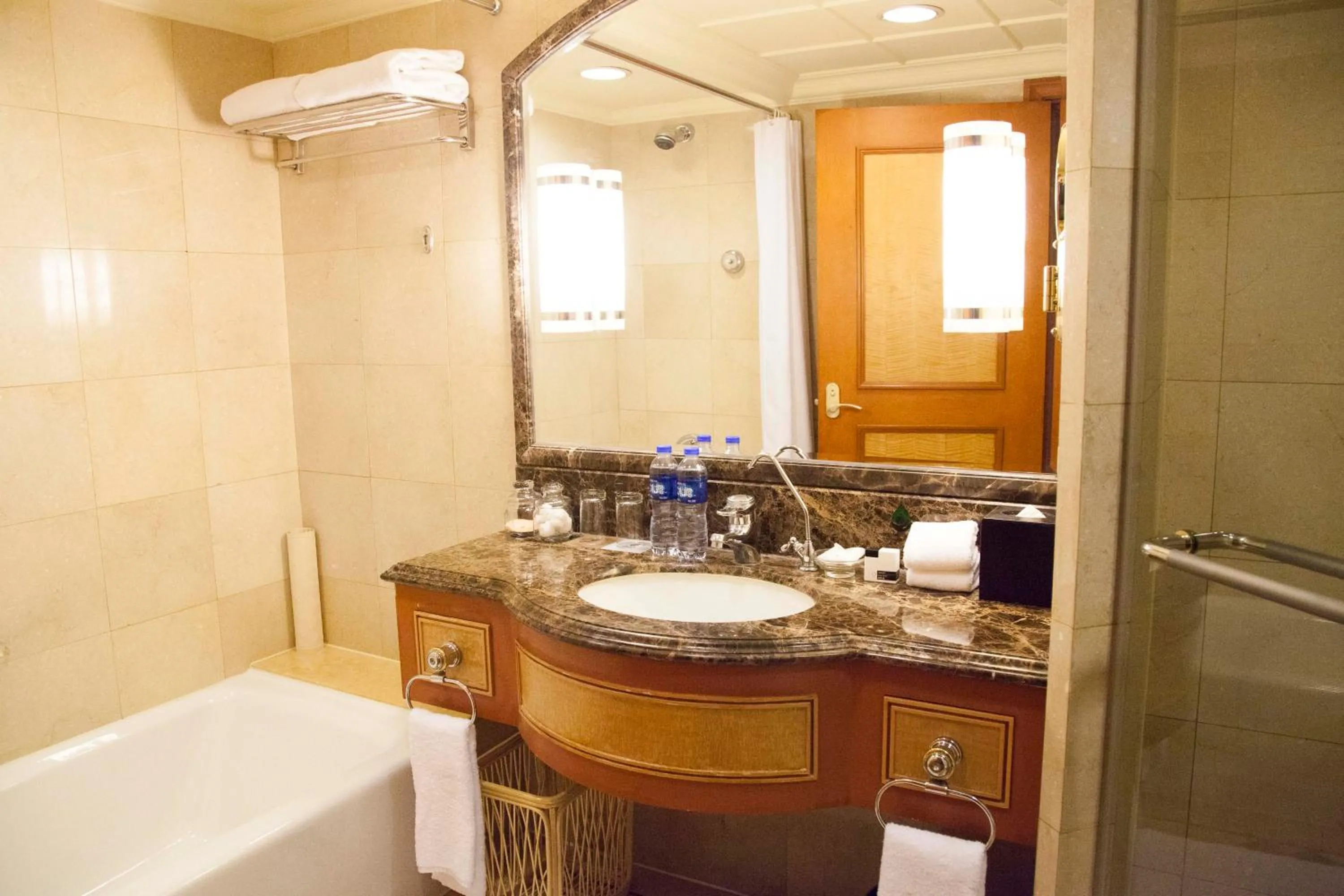 Bath in Air China Boyue Beijing Hotel