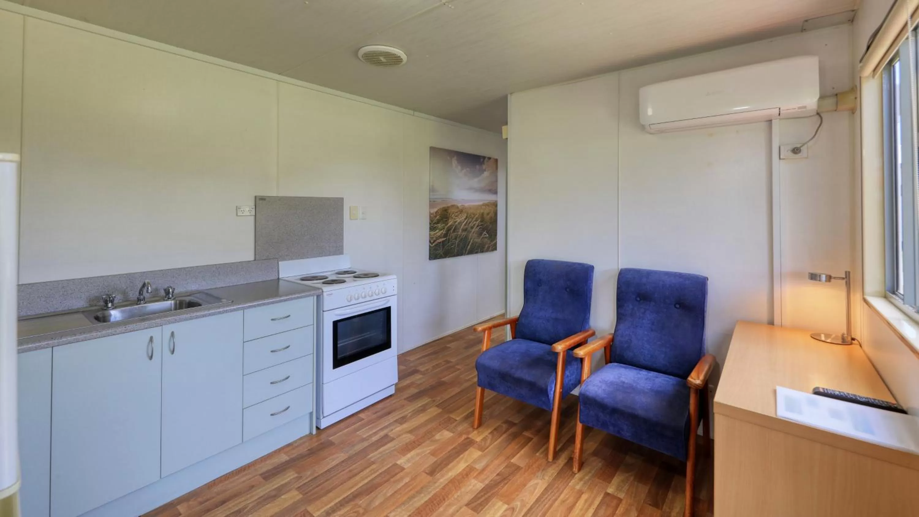 Seating area in Chinchilla Motor Inn