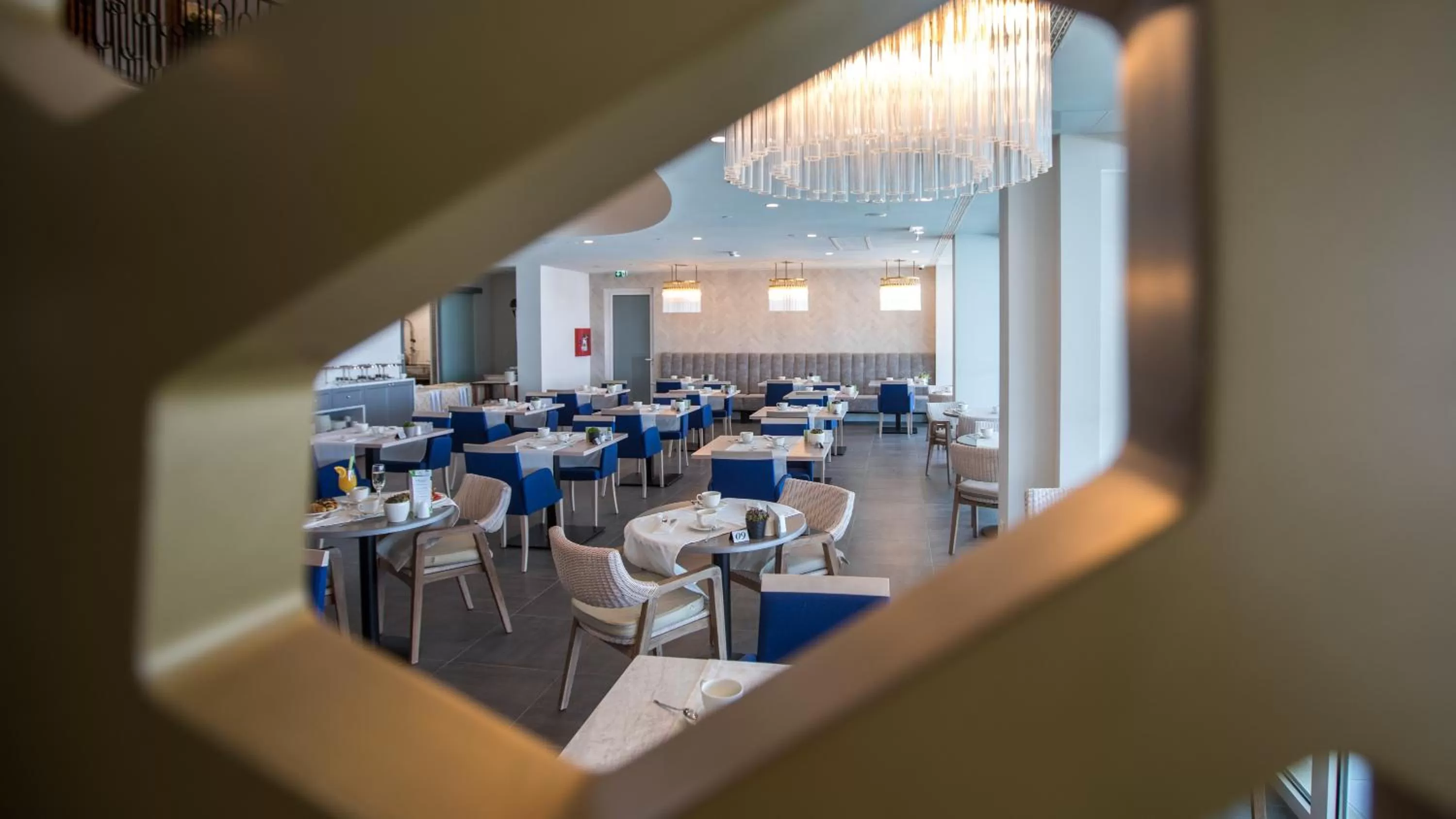 Restaurant/places to eat in Royal Blue Hotel