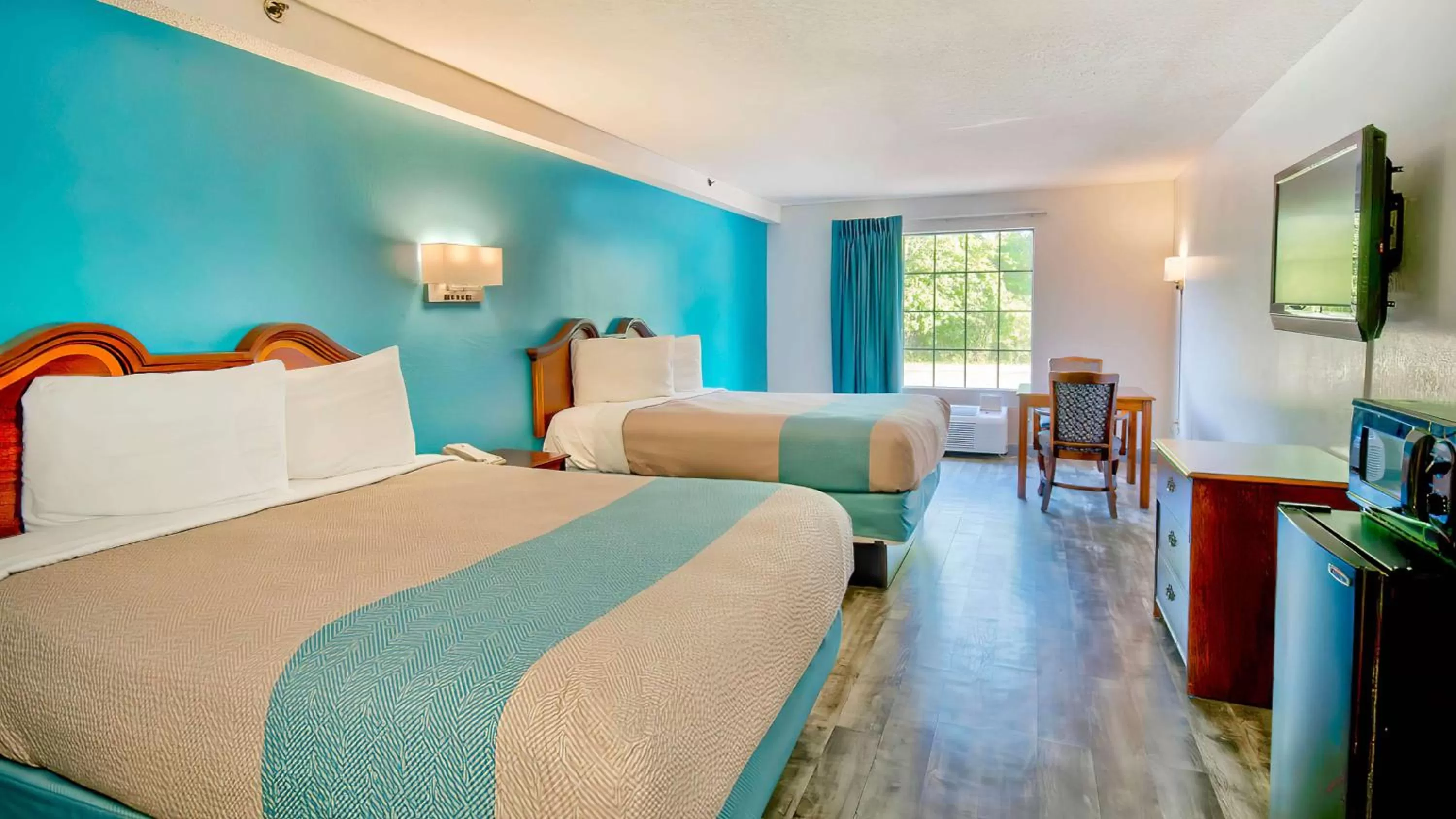 Bedroom, Bed in Motel 6-Grand Rivers, KY