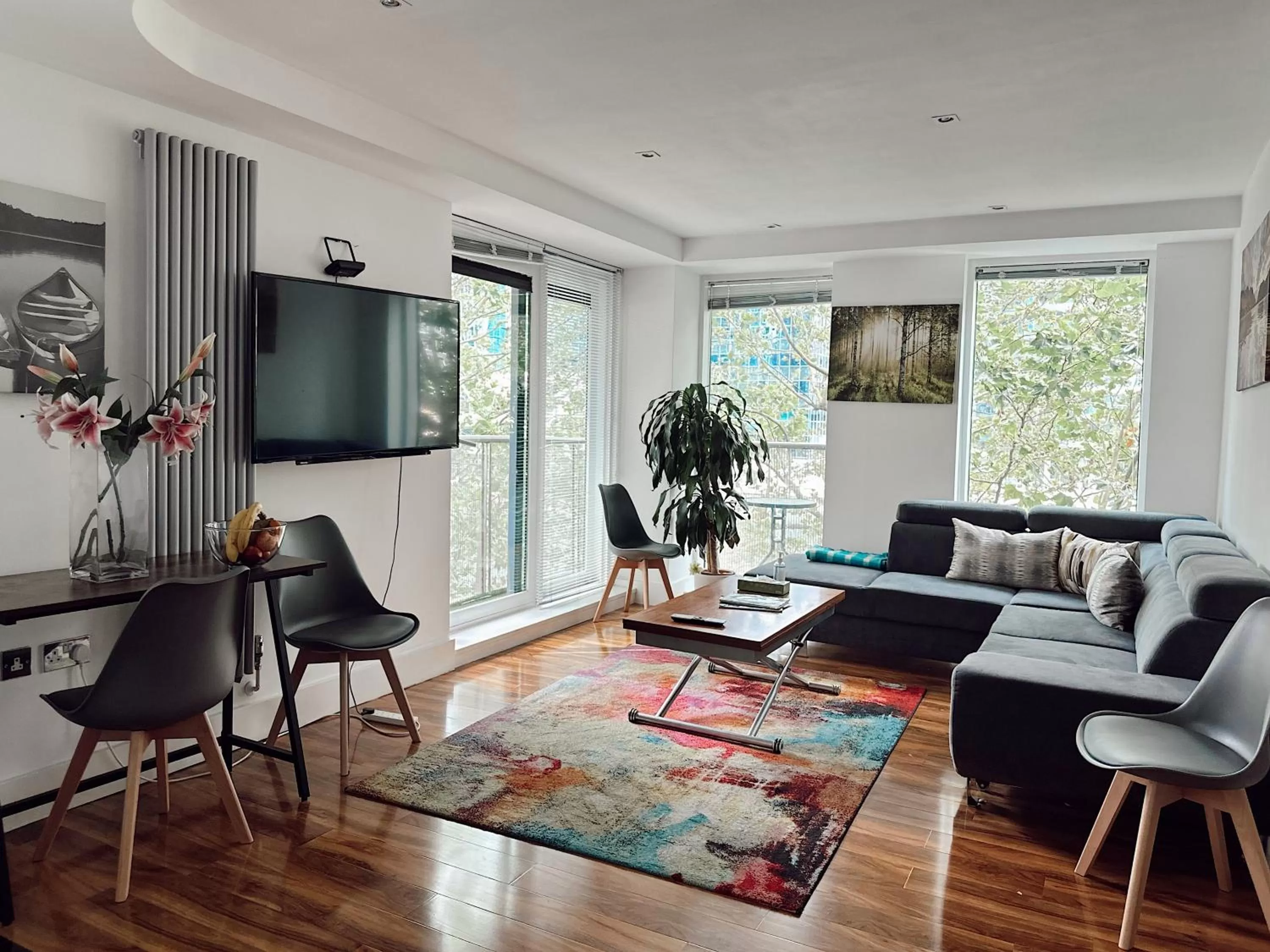 Communal lounge/ TV room in Canary Wharf - Luxury Apartments