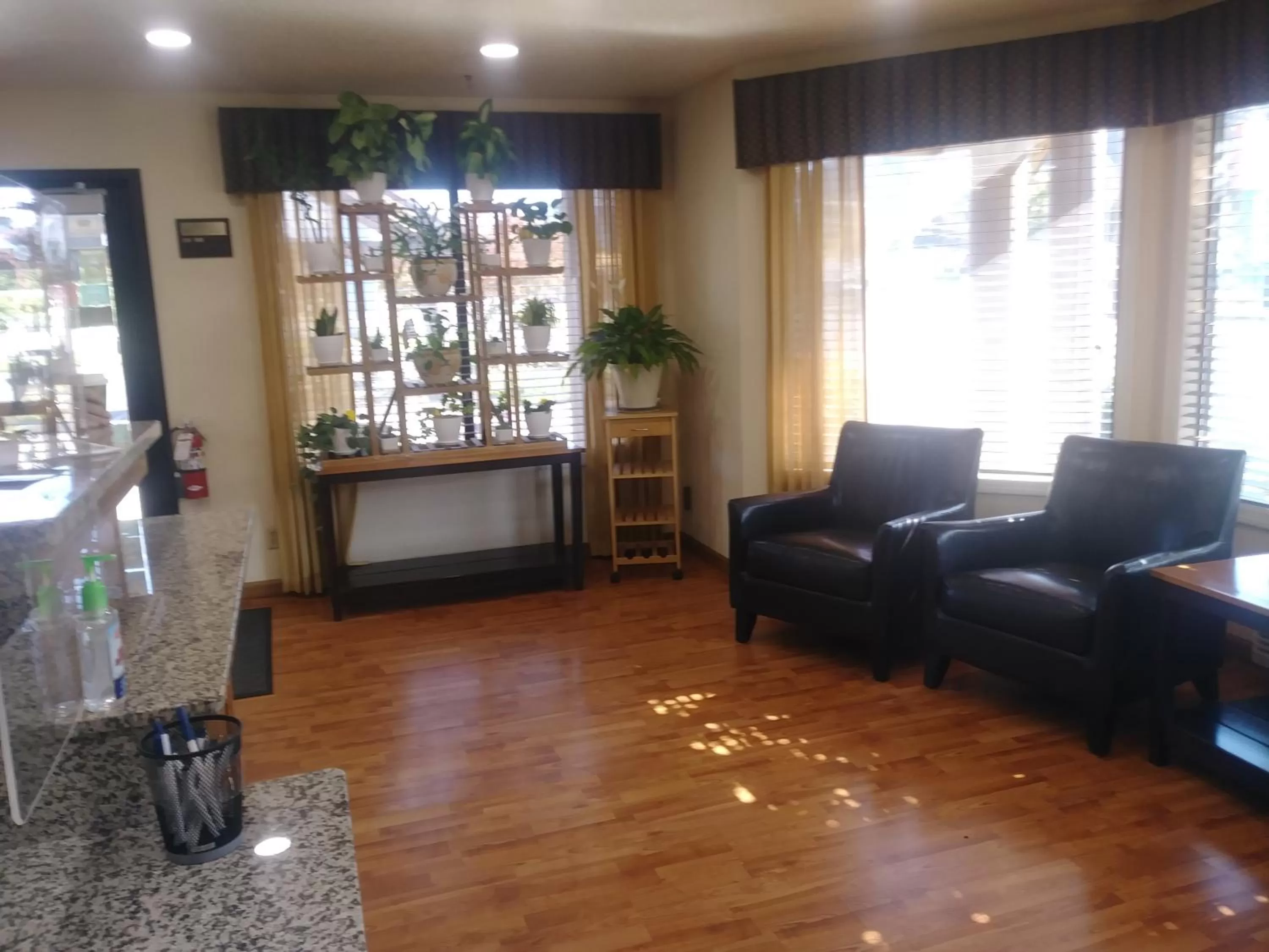 Lobby or reception in Oakridge Inn & Suites