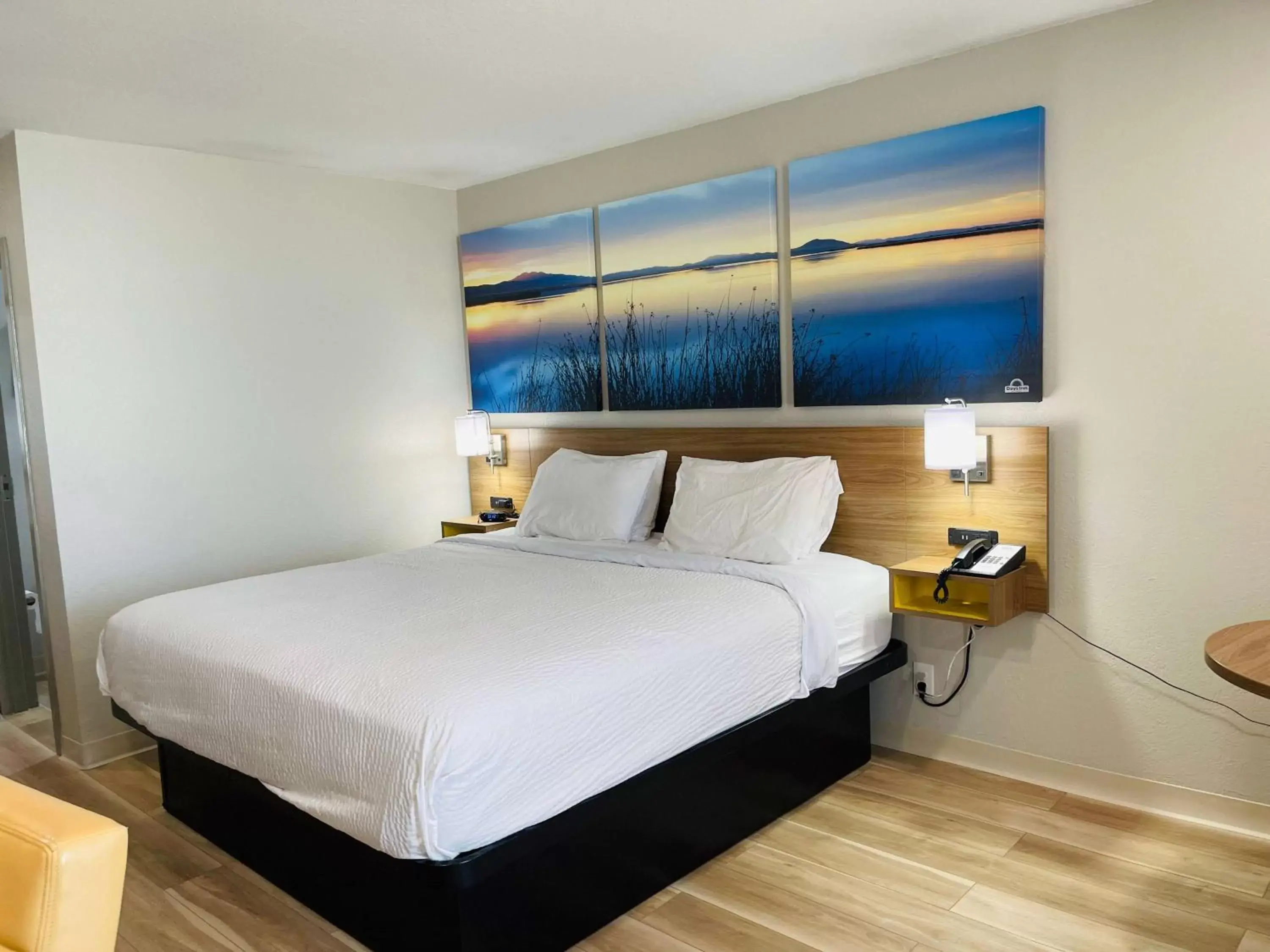 King Room with Mobility Hearing Impaired Access, Non-Smoking in Days Inn by Wyndham Killeen Fort Hood King Room with Mobility Hearing Impaired Access, Non-Smoking in Days Inn by Wyndham Killeen Fort Hood