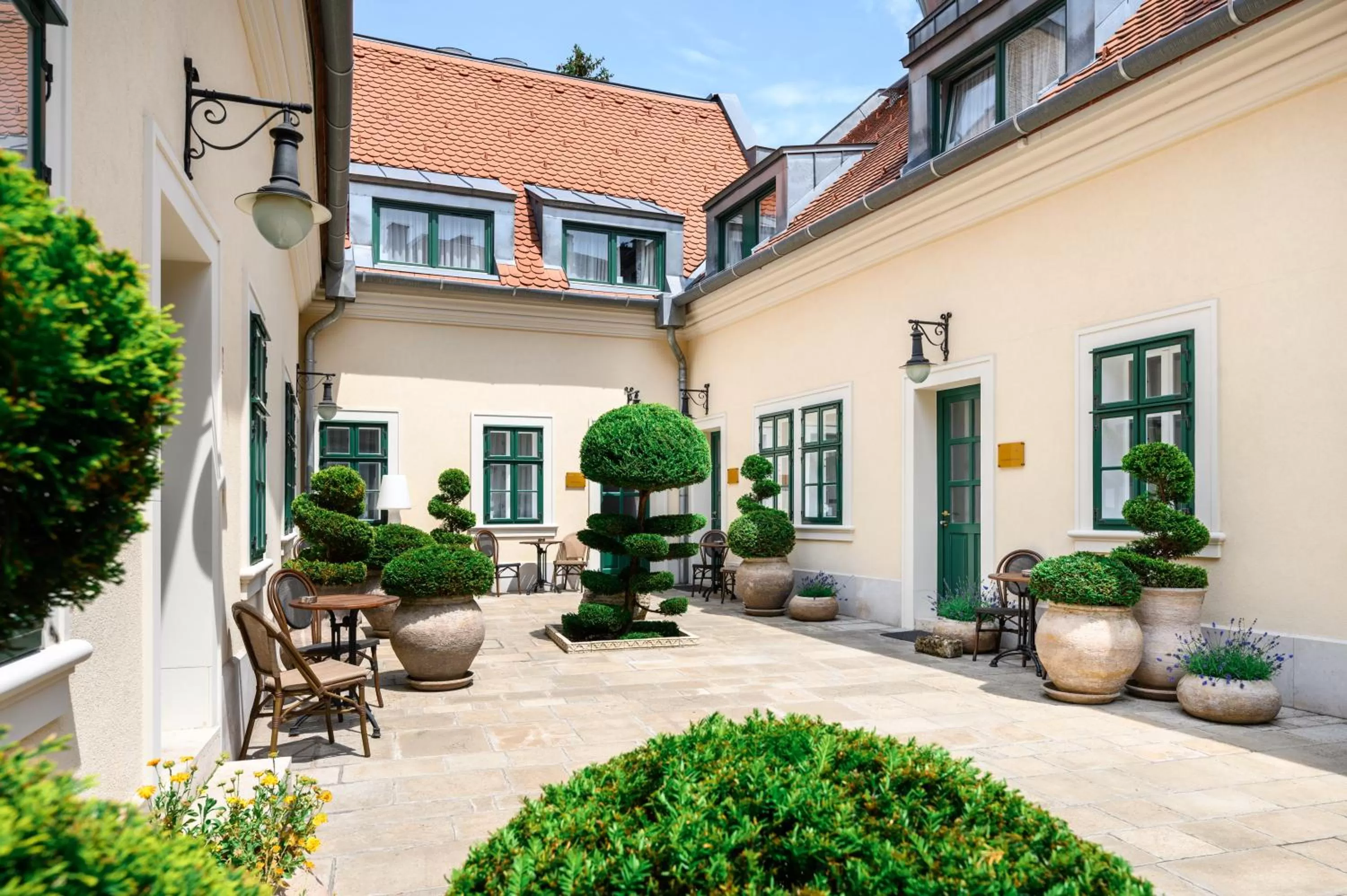 Property building in Maison Bistro & Hotel