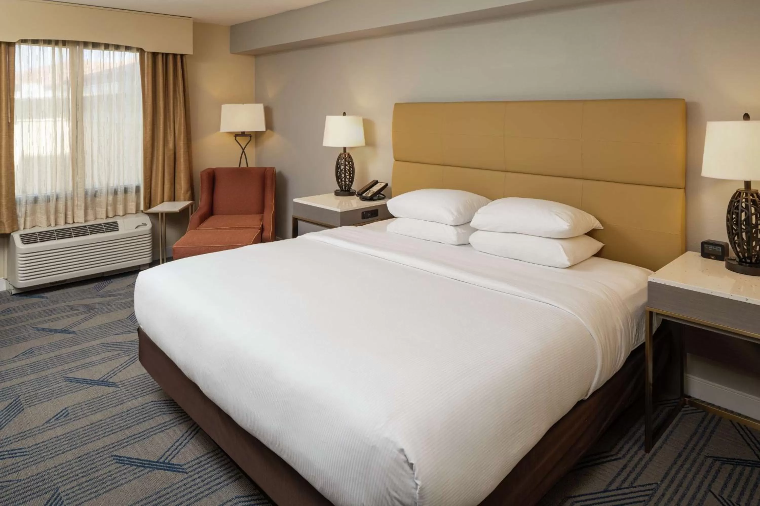 King Room with Bath Tub - Disability Access/Non-Smoking  in DoubleTree by Hilton St. Augustine Historic District