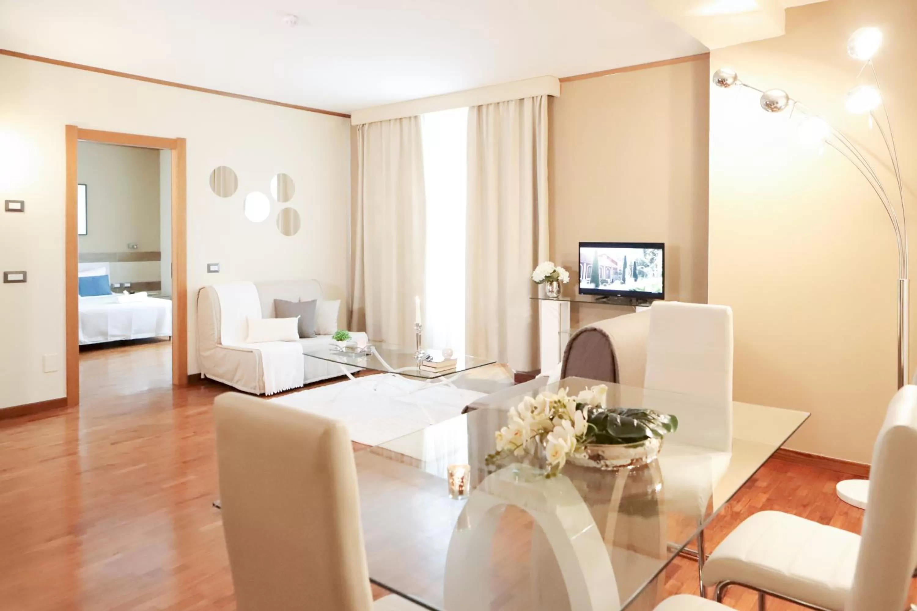 Living room, Bed in Pegasus Hotel