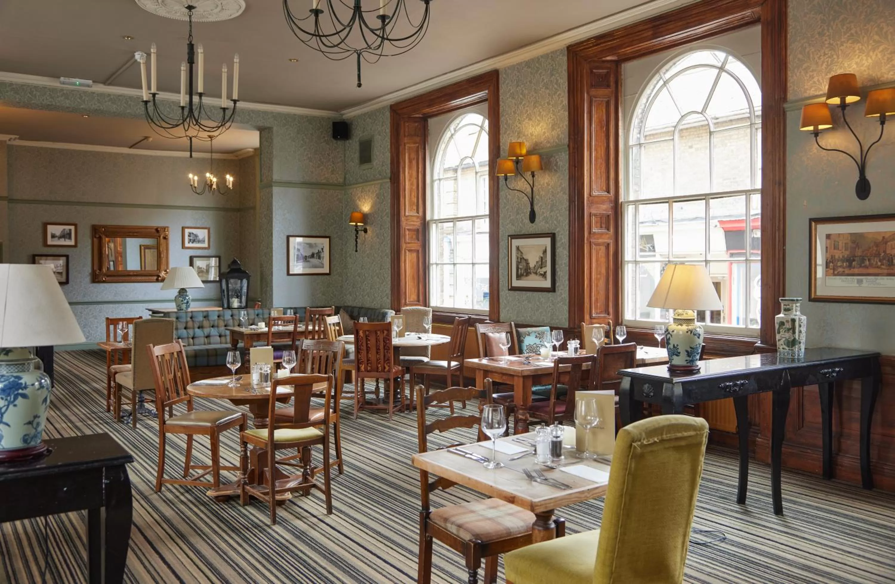 Restaurant/places to eat in White Hart Hotel by Greene King Inns