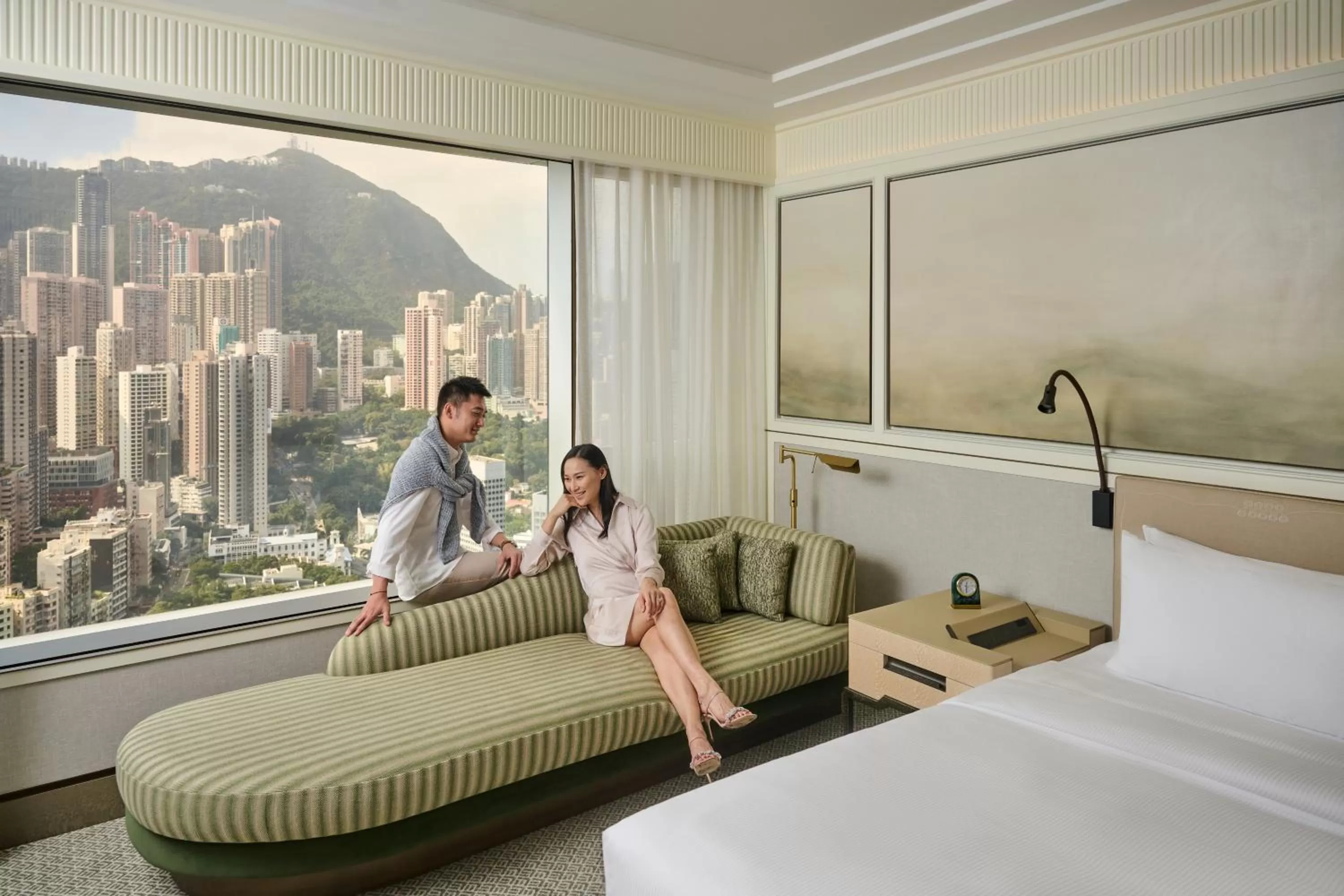 Family, Bed in Island Shangri-La, Hong Kong