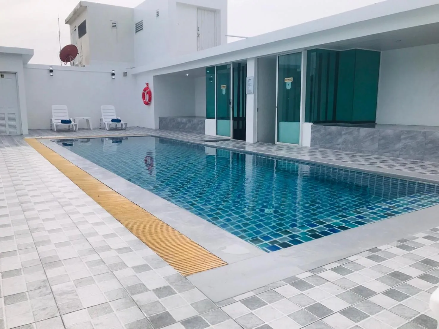 Swimming pool in iCheck inn Central Patong