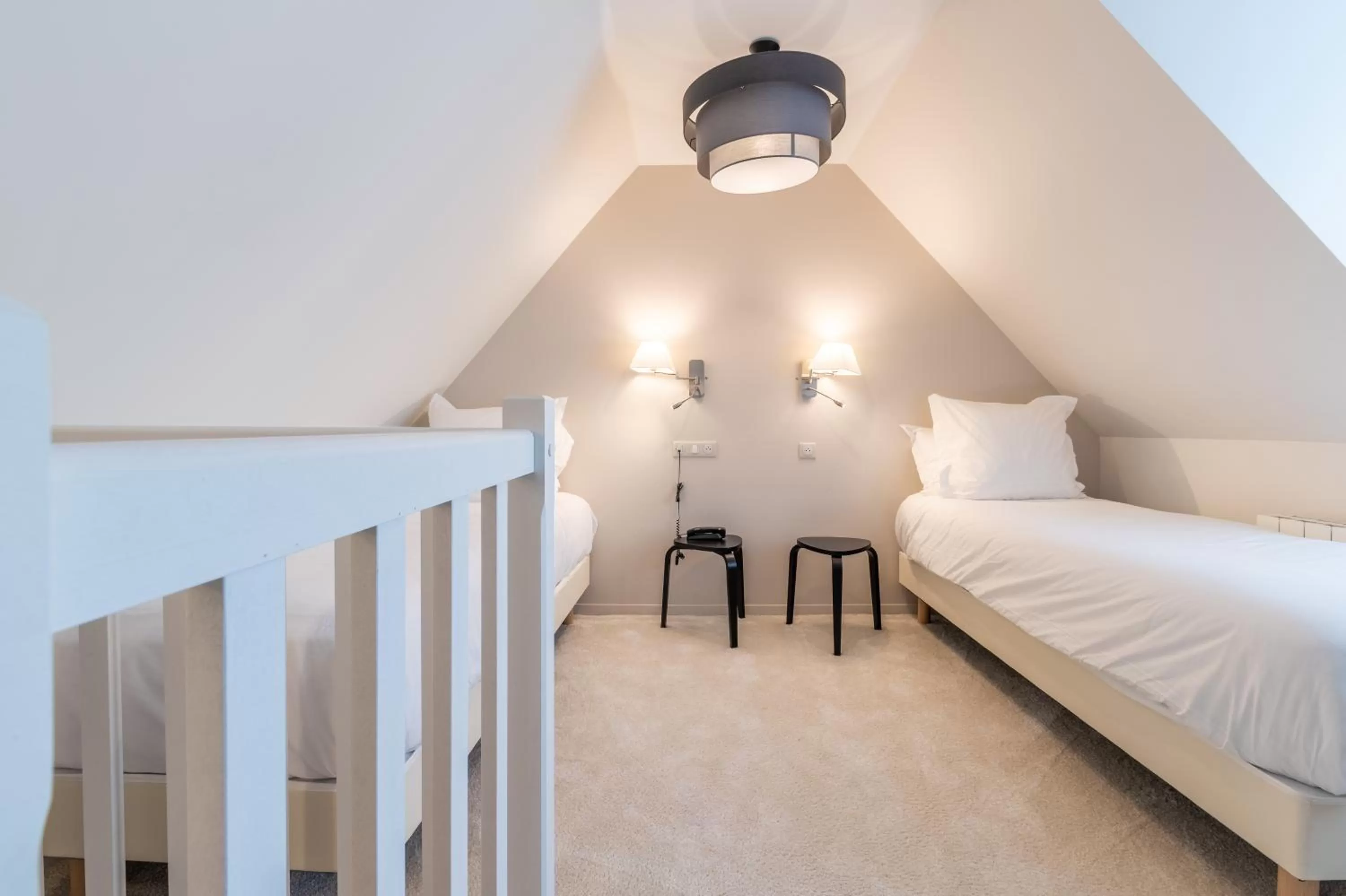 Bed in Hôtel Échappée en Baie - Parking privé gratuit dont forfaits bornes électriques réservable