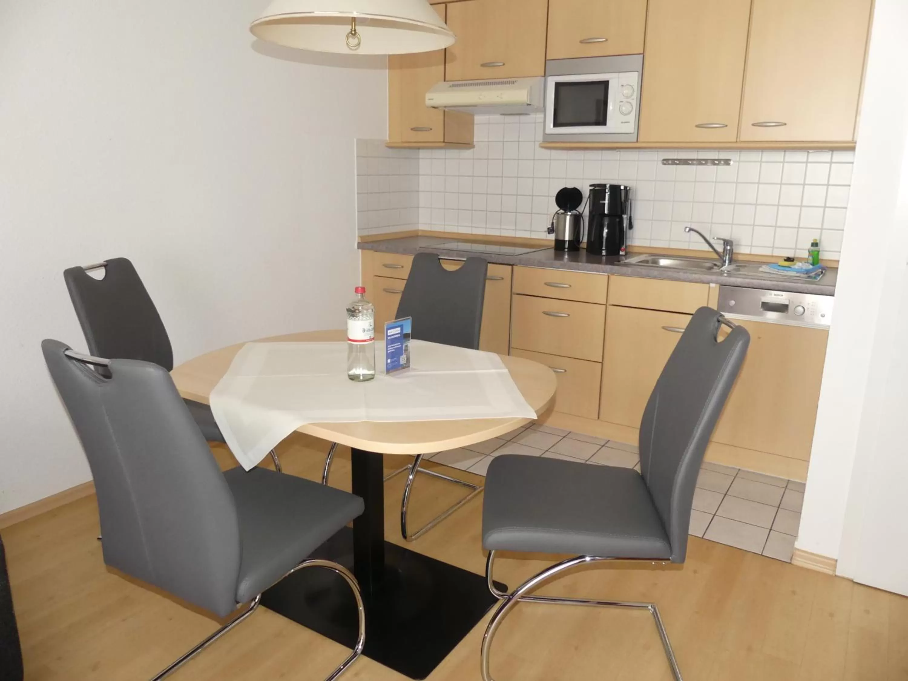 Kitchen or kitchenette, Kitchen/Kitchenette in Apartmenthaus Binzer Sterne