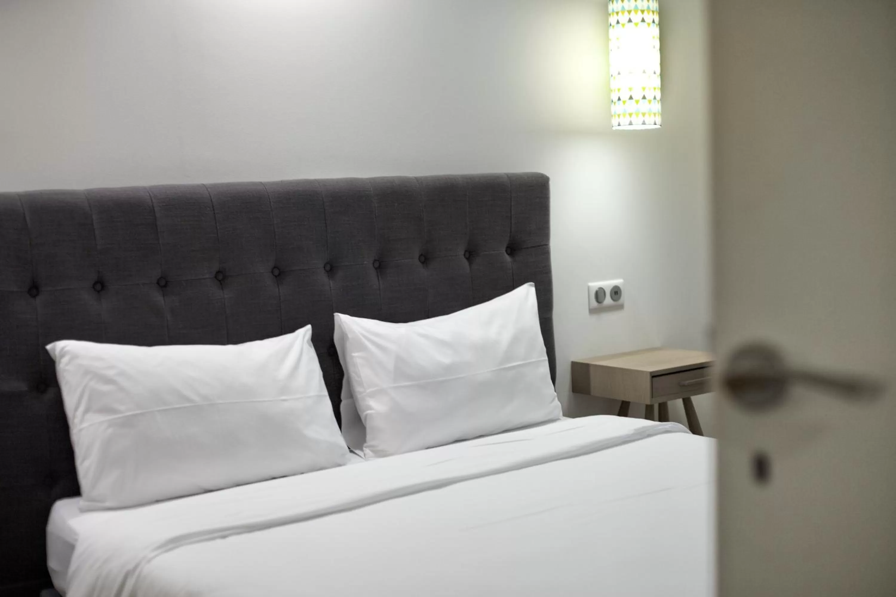 Decorative detail, Bed in Hôtel Henri IV