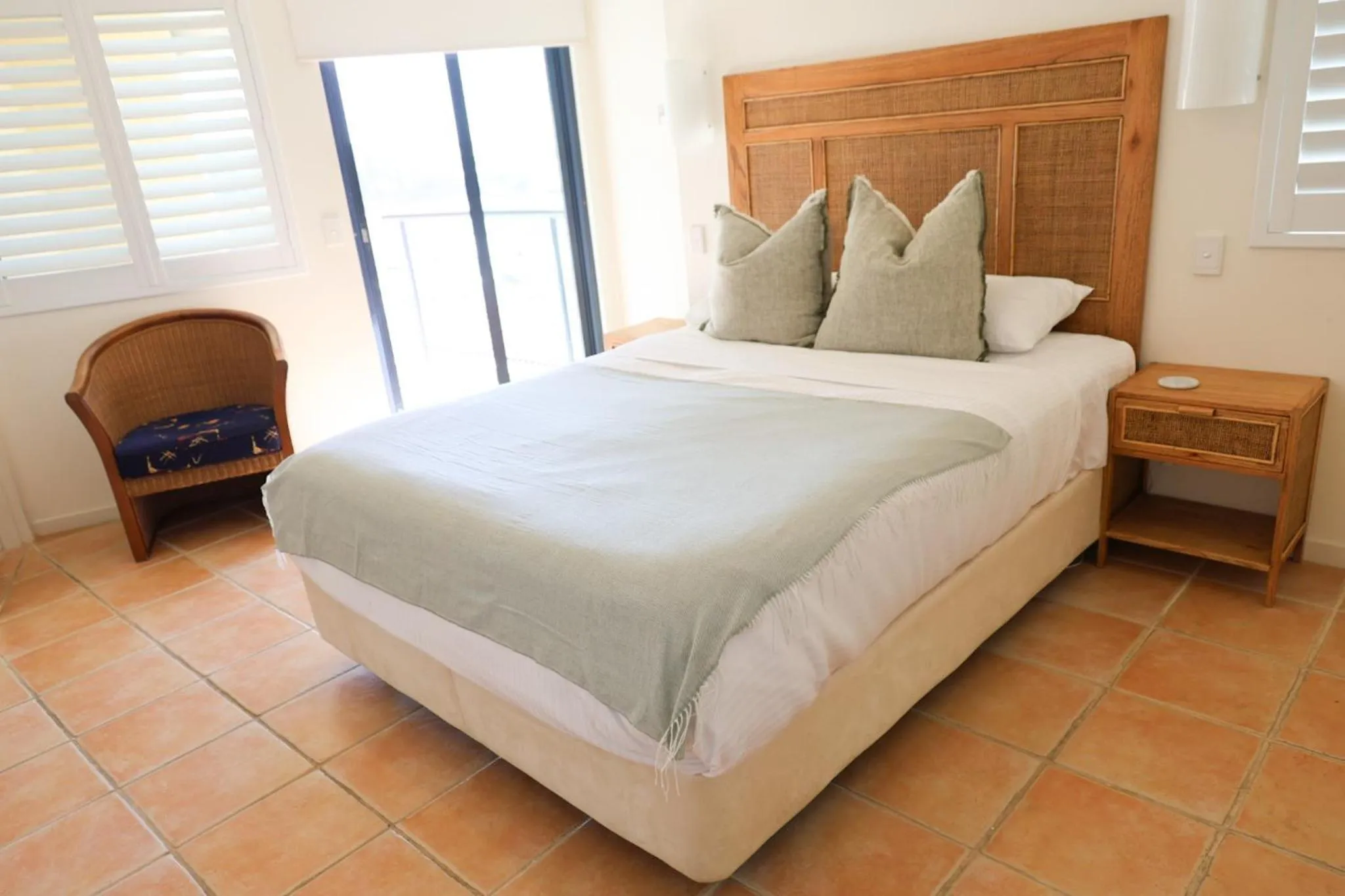 Bed in The Cove Yamba