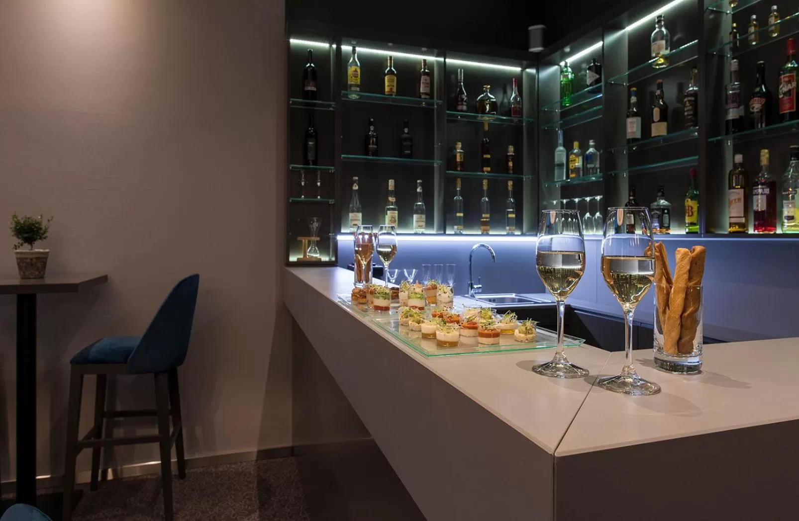 Lounge or bar in Hôtel du Théâtre, Boutique Hôtel