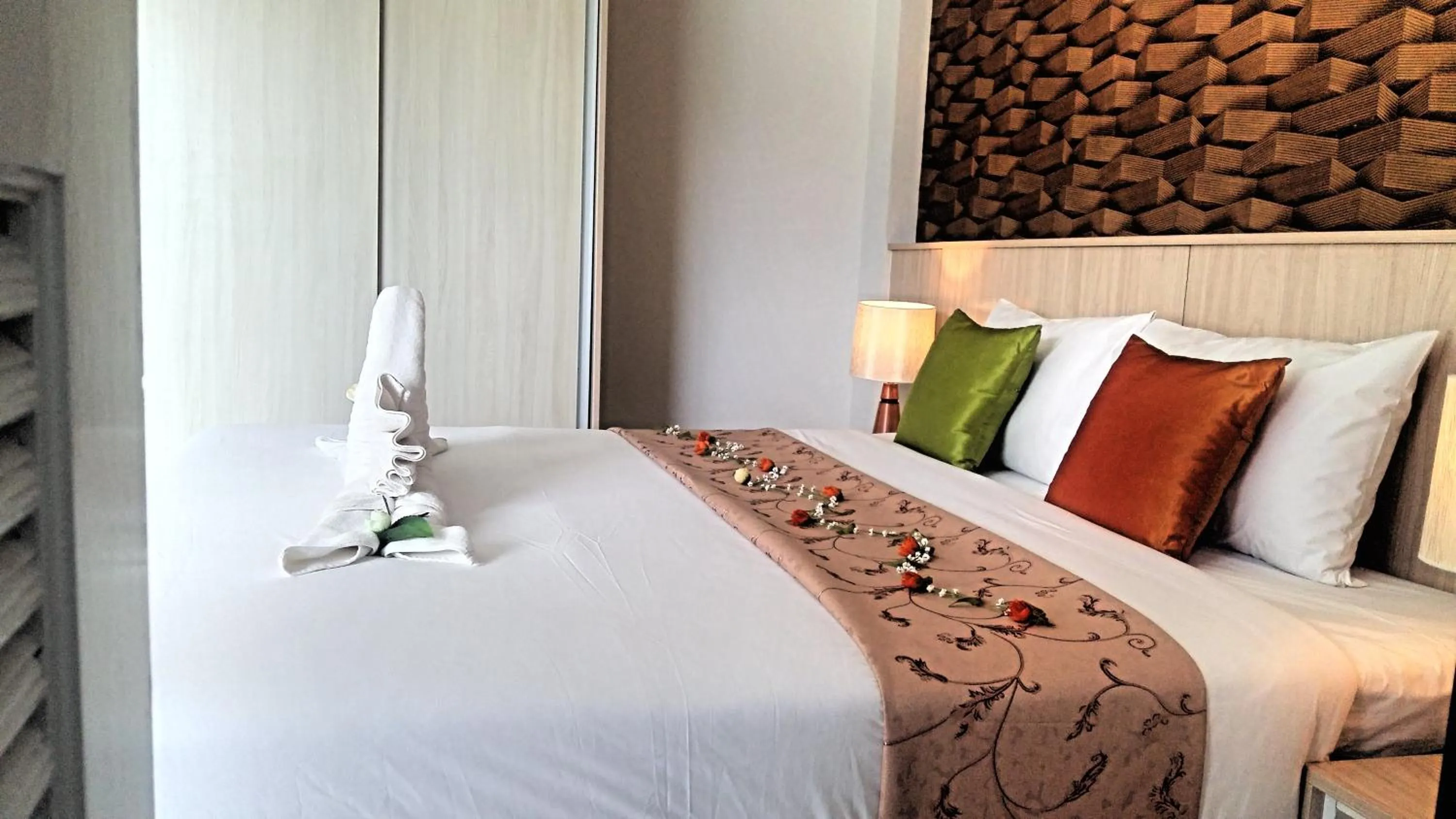 Bed in The Wings Boutique Hotels Krabi Ko Lanta