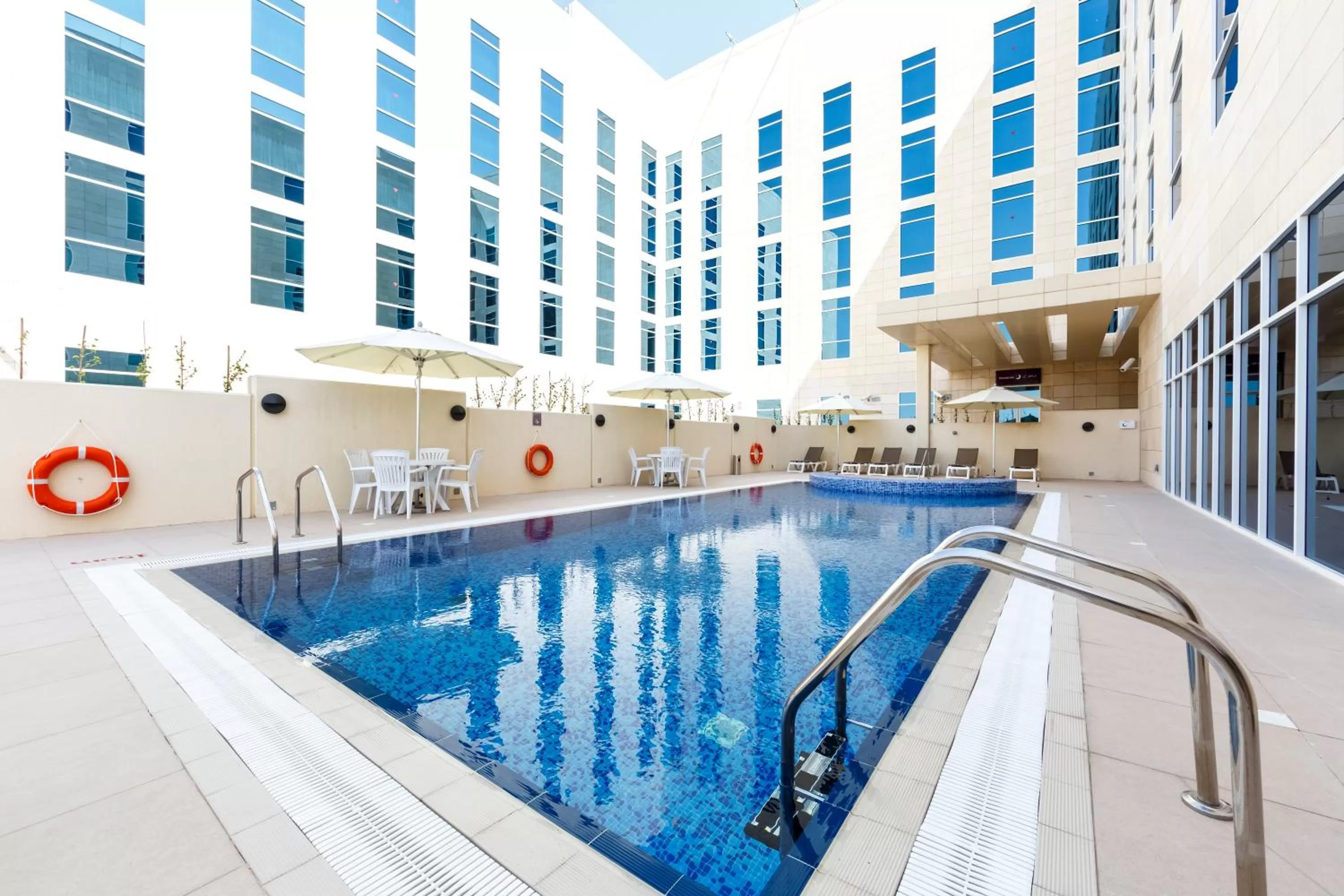 Swimming pool in Premier Inn Doha Education City