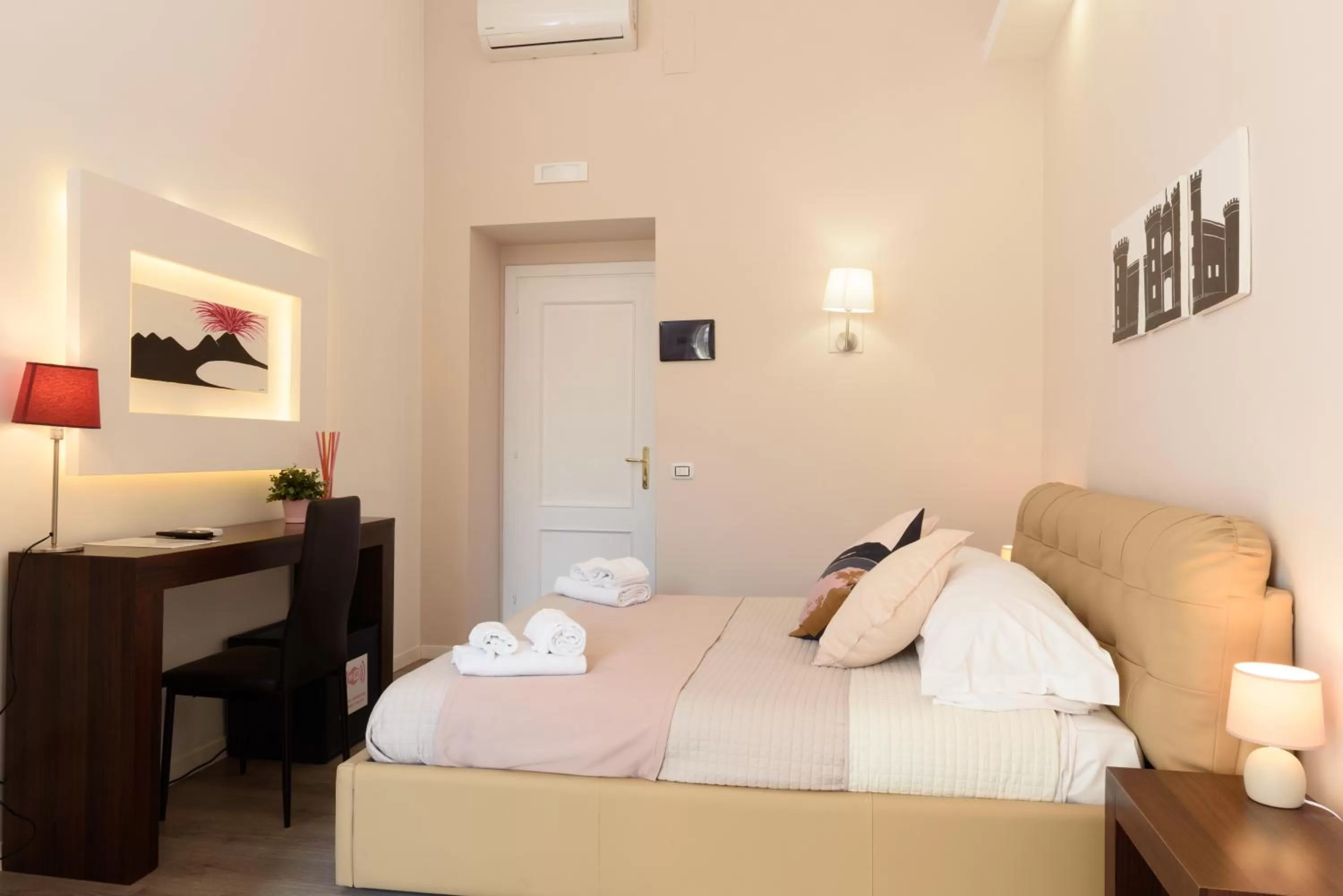 Bed in Domus Angioina