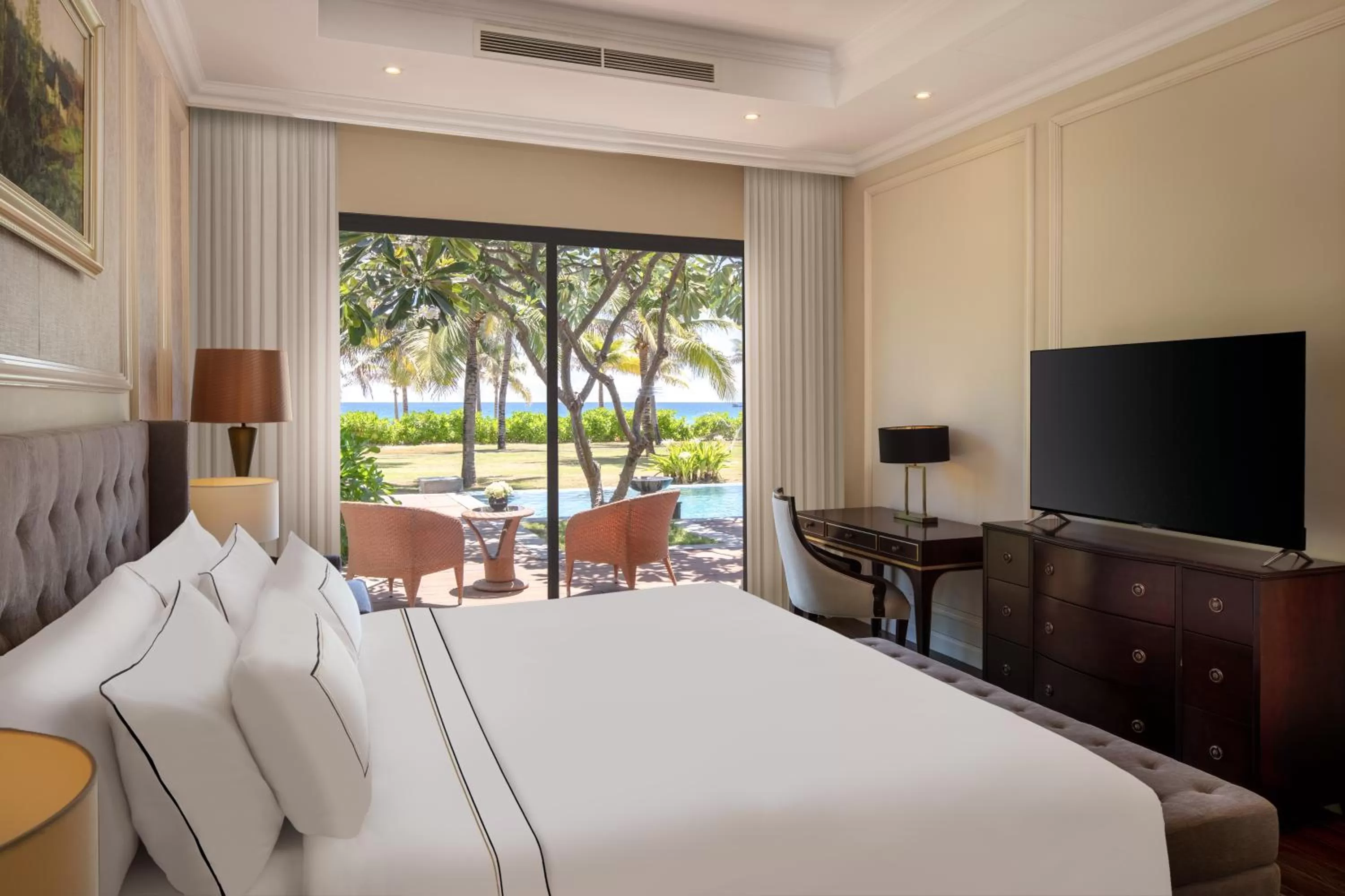 Sea view, Bed in Meliá Vinpearl Cam Ranh Beach Resort
