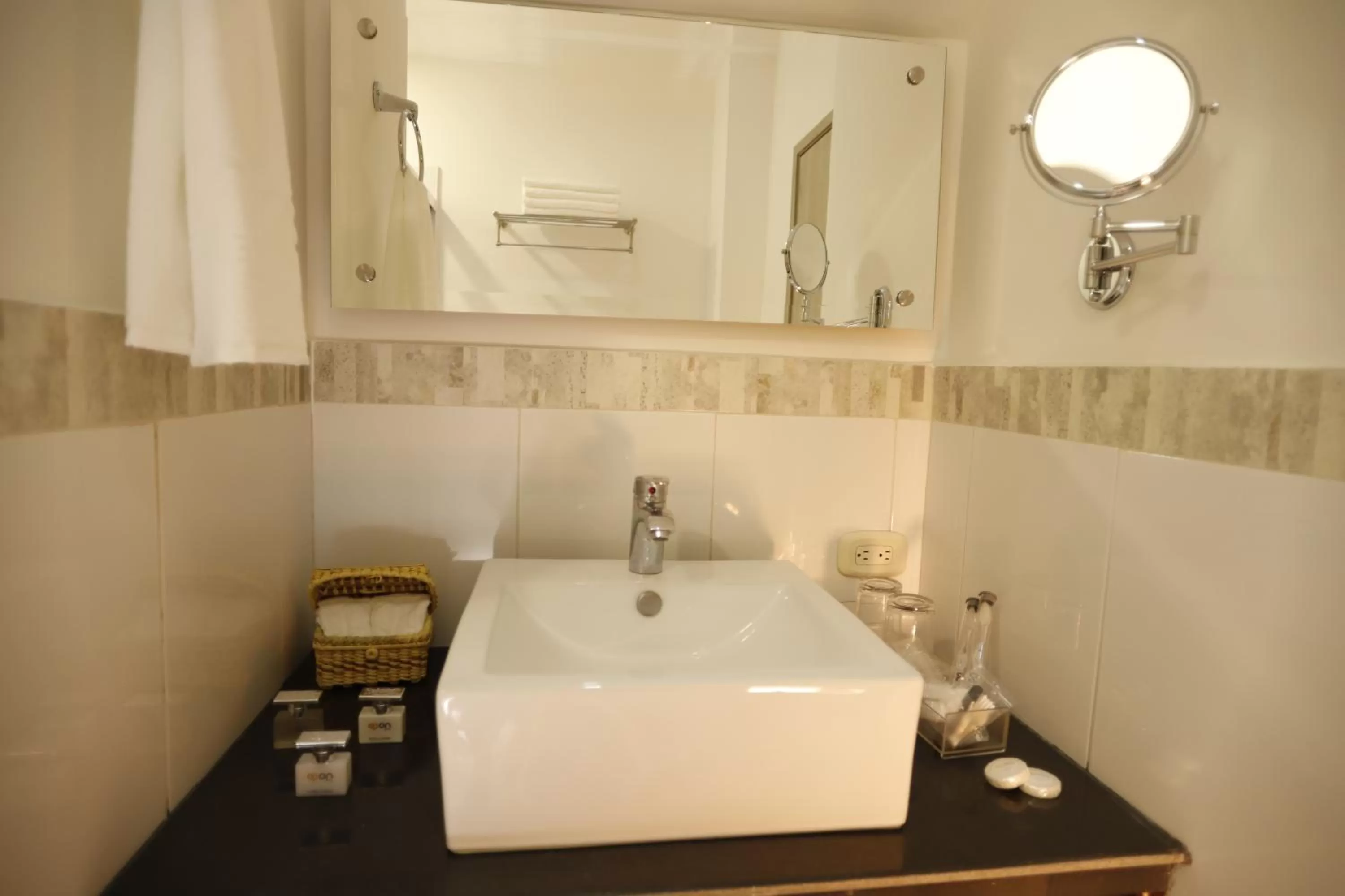 Bathroom in ON Hotel Cali