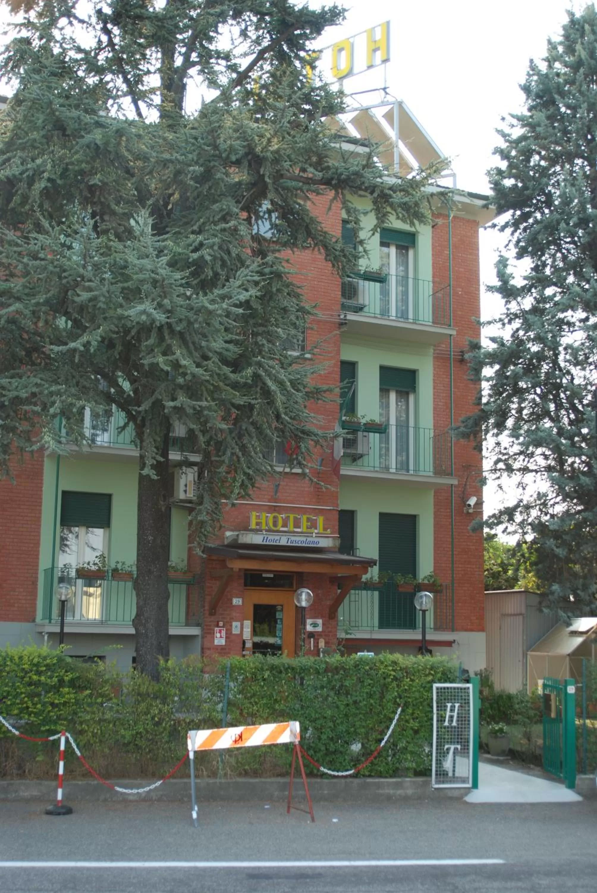 Property building in Hotel Tuscolano