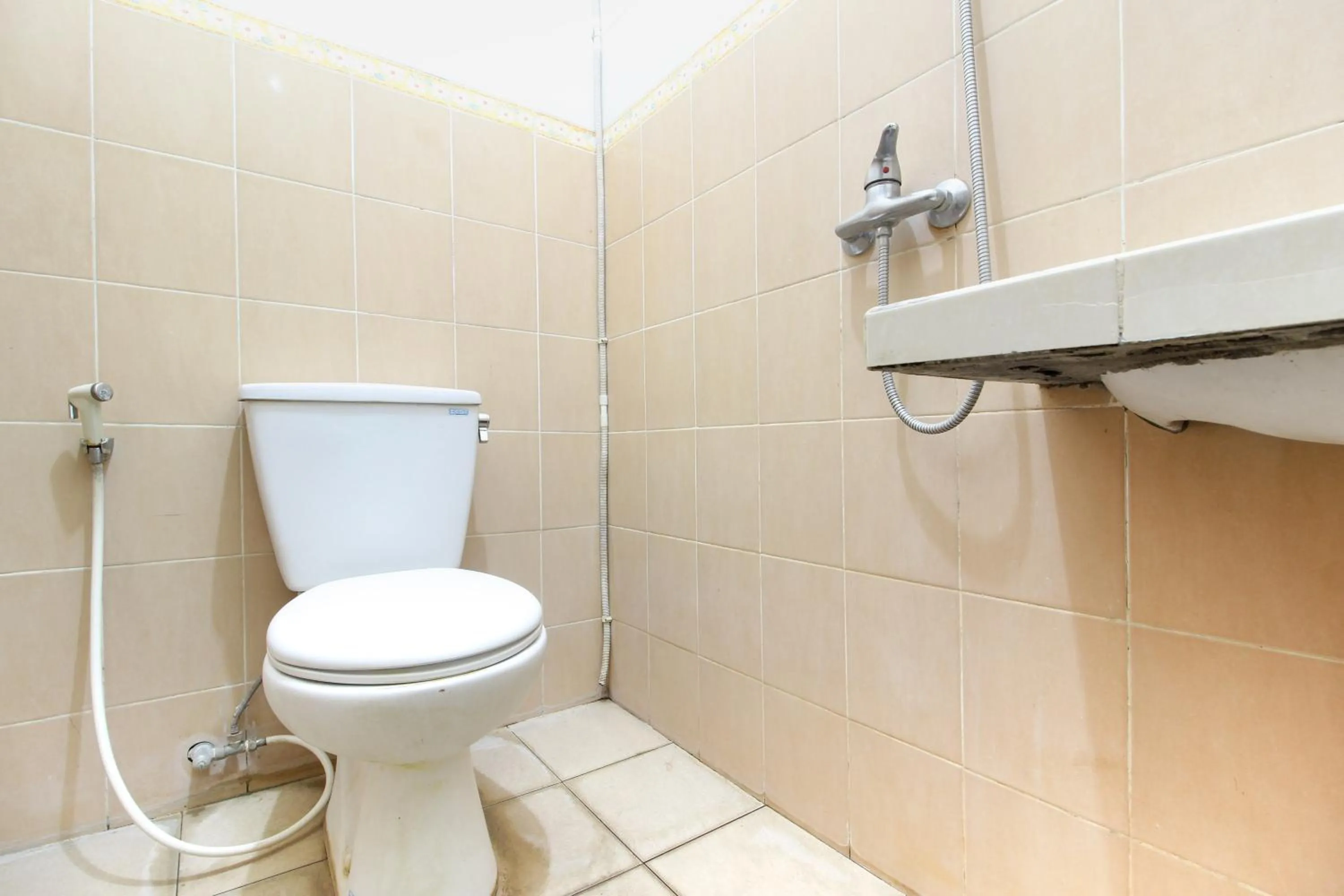 Bathroom in RedDoorz near Kranggan Tugu Jogja