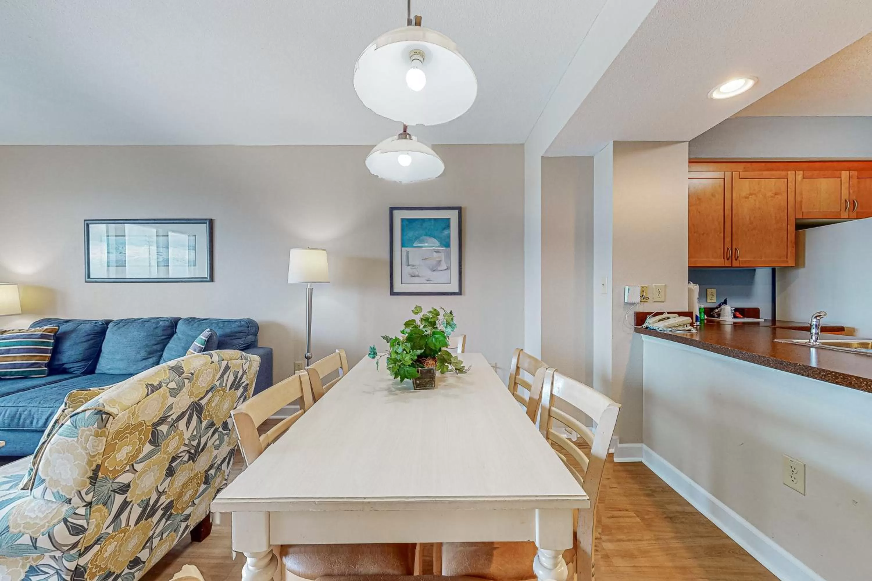 Dining Area in Harbourgate Marina Club