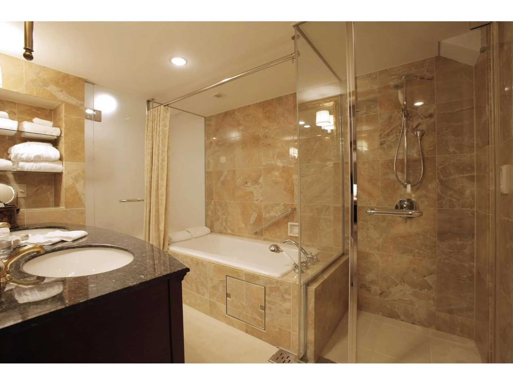 Bathroom in Hotel New Grand