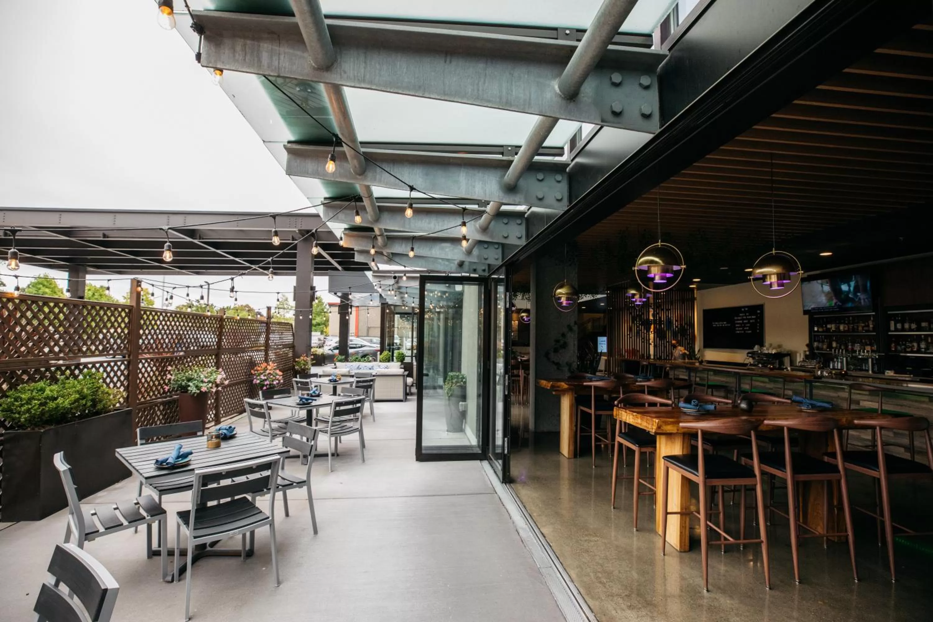 Restaurant/places to eat in Hotel Interurban Seattle Airport SeaTac