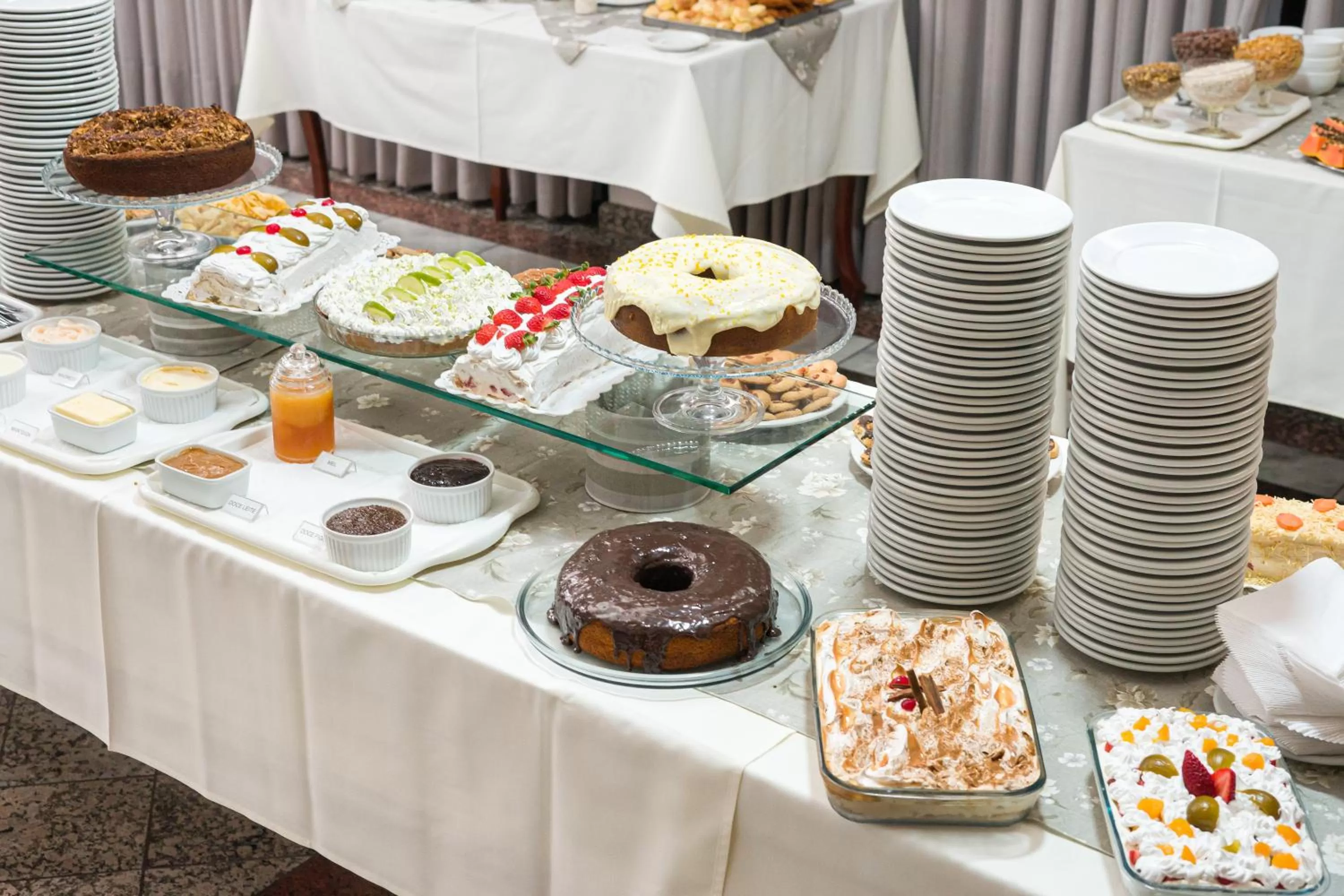 Food and drinks in Condall Palace Hotel