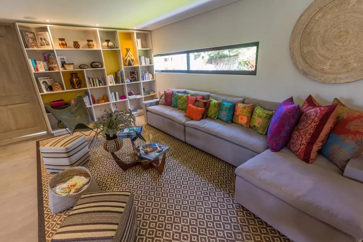 Library, Seating Area in Patio del Mundo