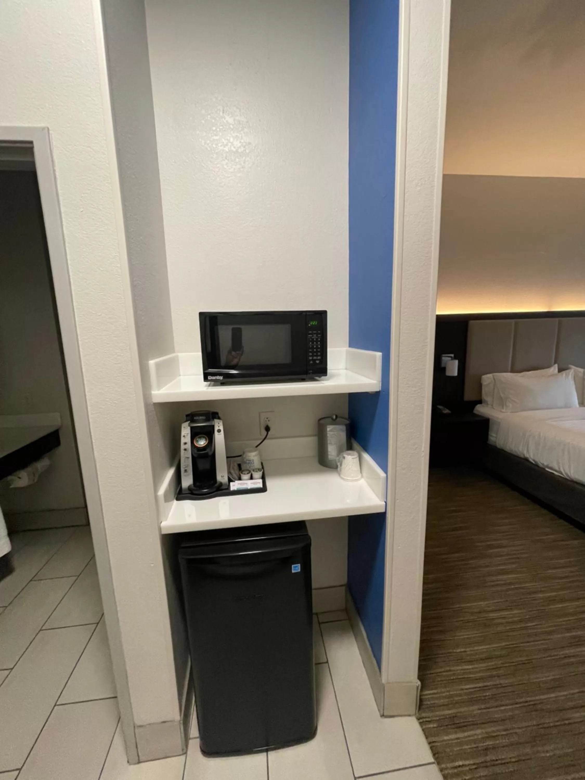 Bed in Holiday Inn Express Hotel & Suites Las Vegas NM by IHG