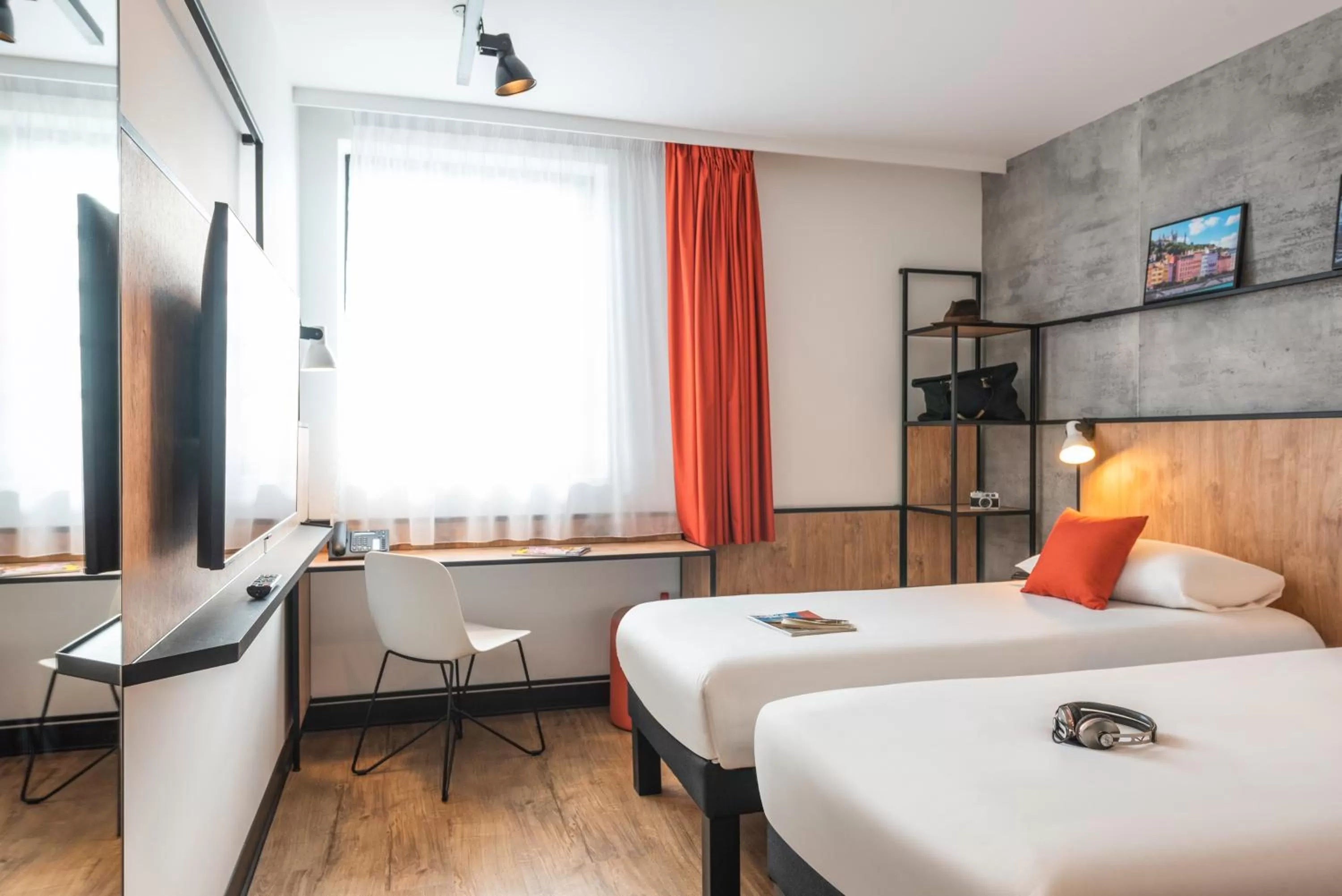 Photo of the whole room, Bed in ibis Lyon Sud Oullins