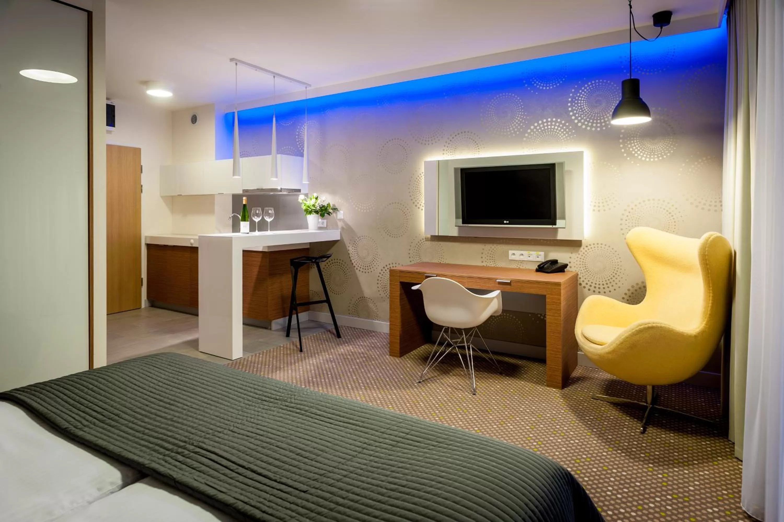 TV and multimedia, Bed in Invite