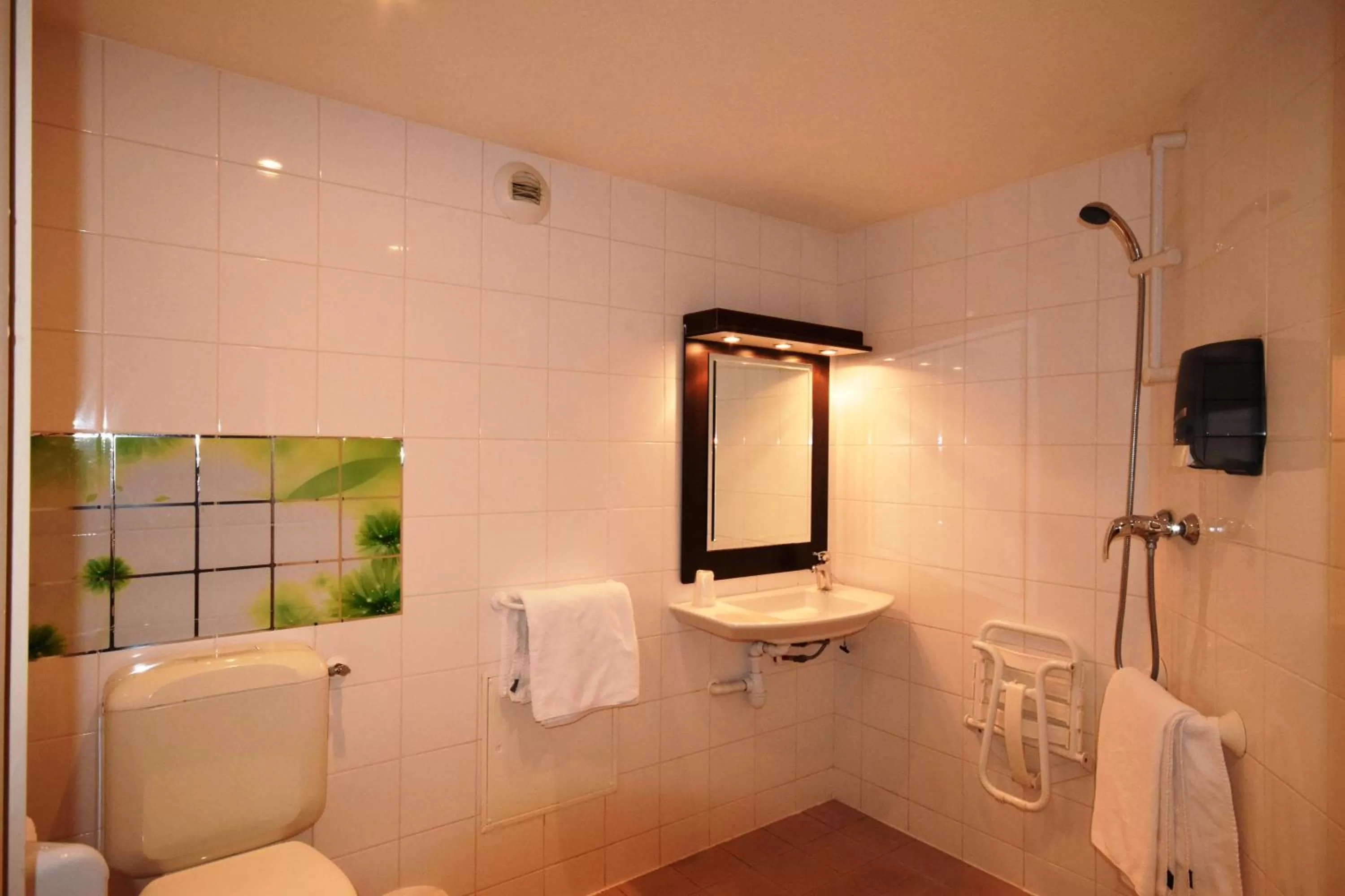 Bathroom in Premiere Classe Bordeaux Sud Pessac Bersol