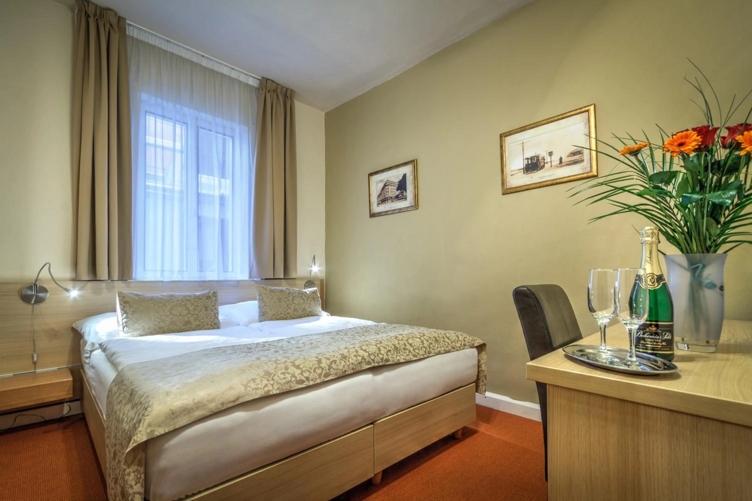 Bedroom, Bed in Hotel Taurus