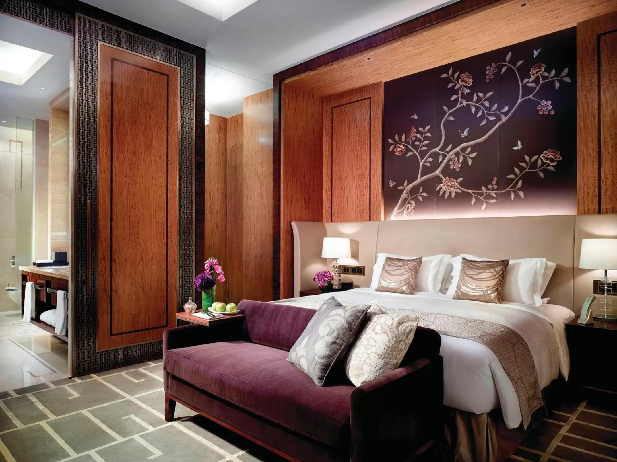 Sky Deluxe King Room in The Royal Garden Sky Deluxe King Room in The Royal Garden