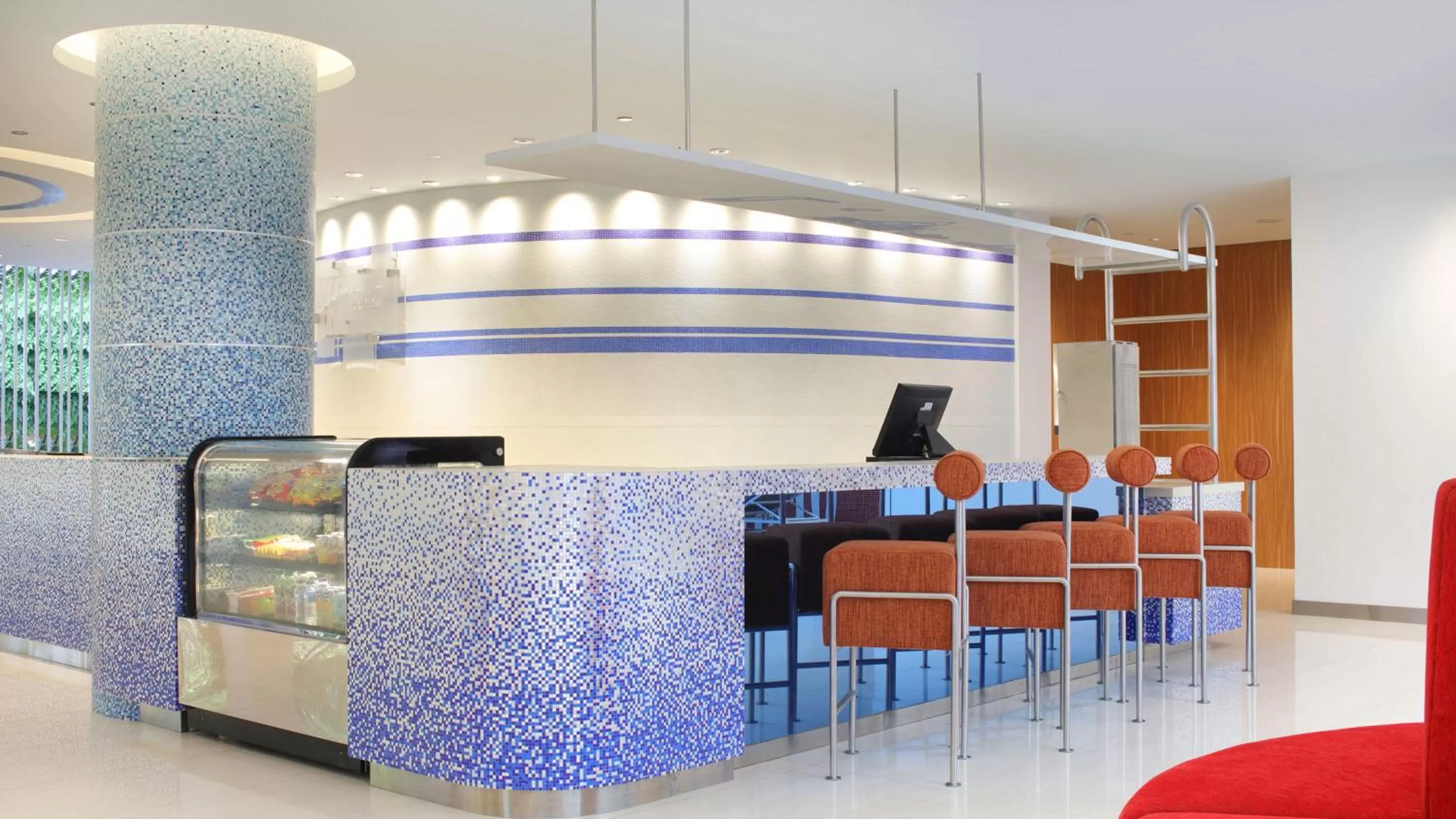 Restaurant/places to eat in Holiday Inn Express Baruna by IHG