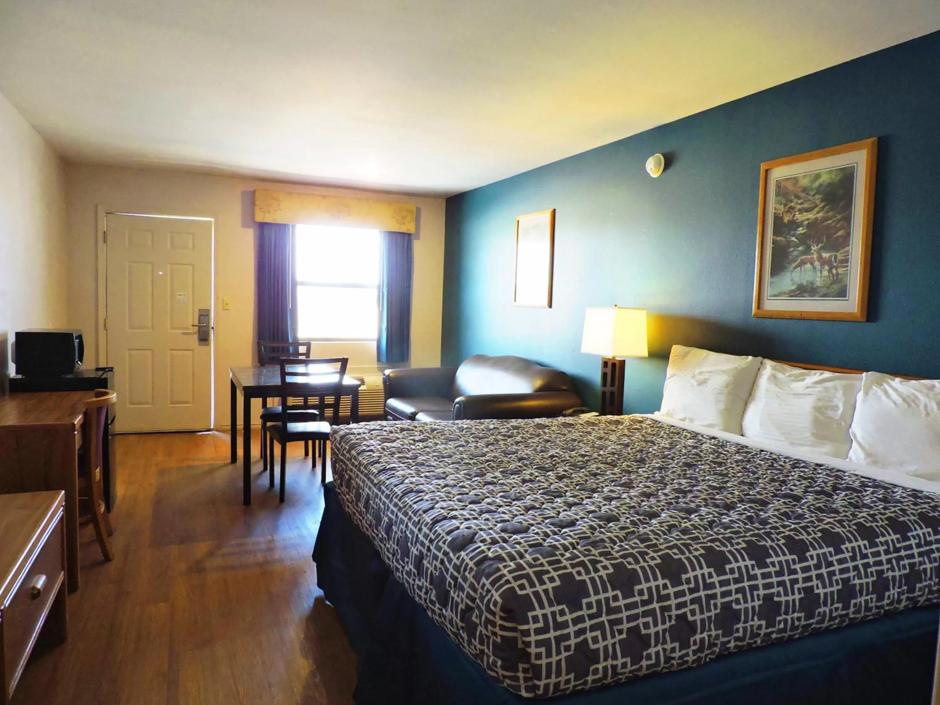 Bed in Riata Inn - Rankin