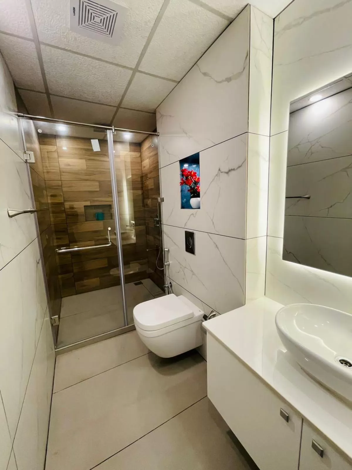 Bathroom in Garden Bay Resort