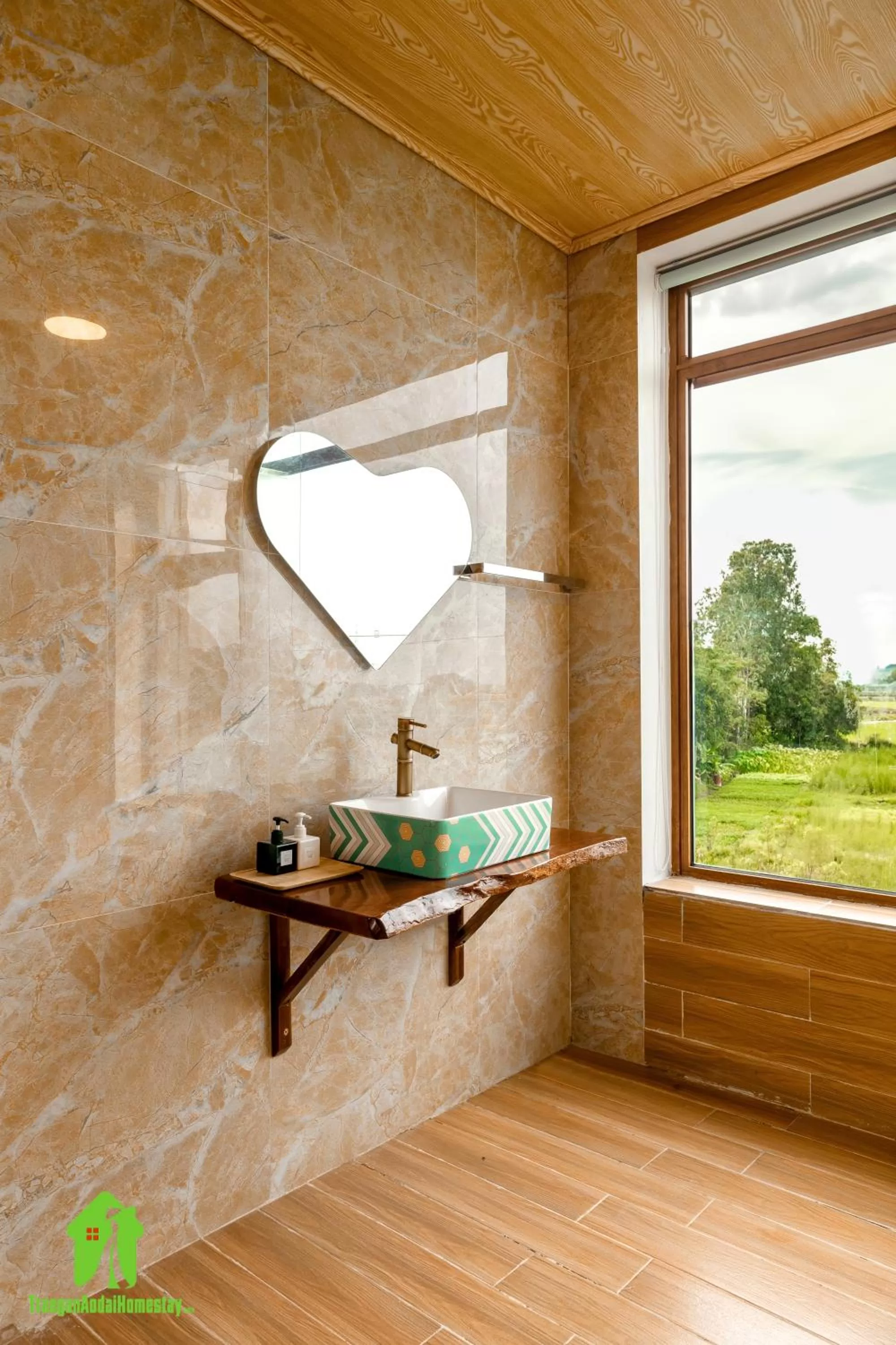 Toilet in Trang An Ao Dai Homestay