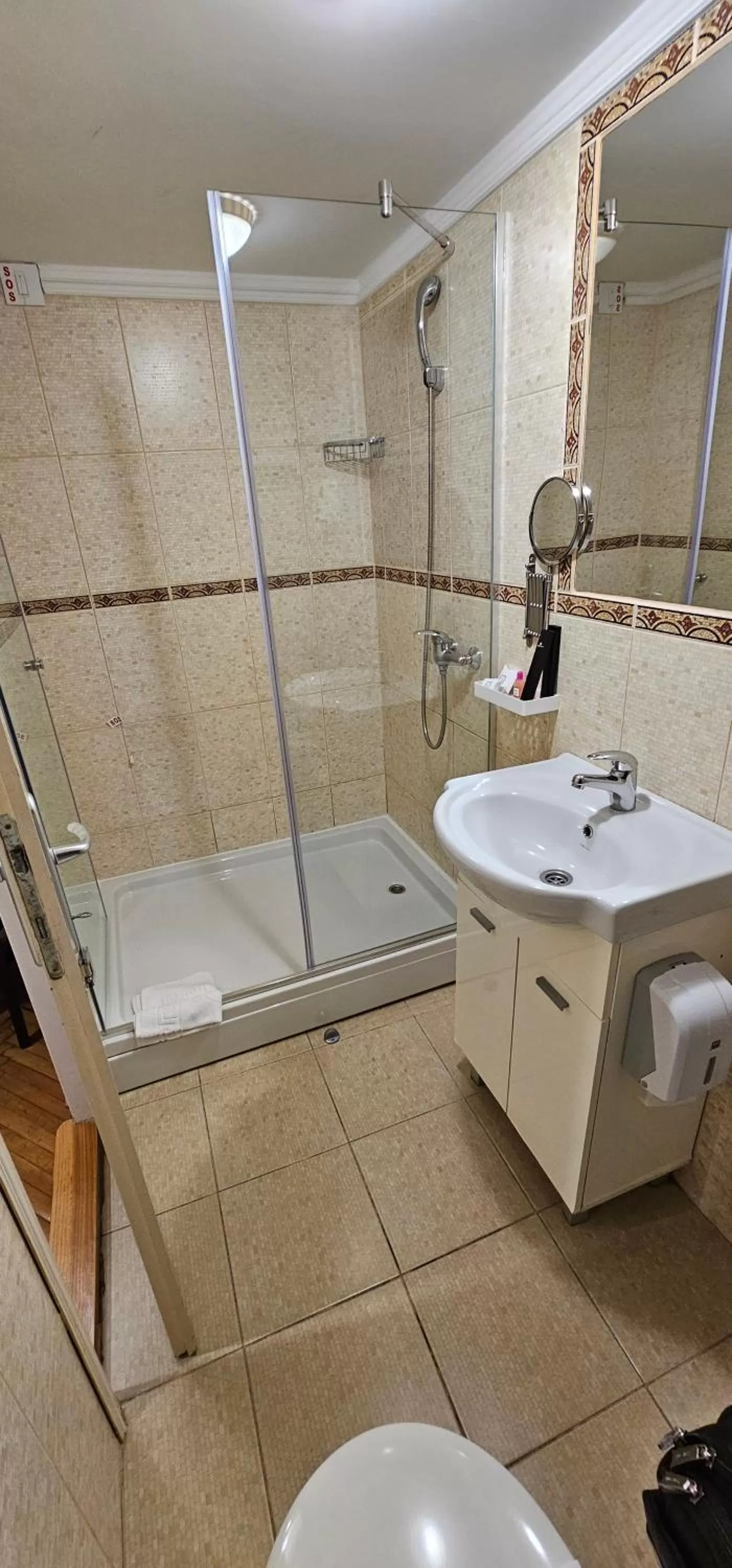 Property building, Bathroom in Hotel Fontana