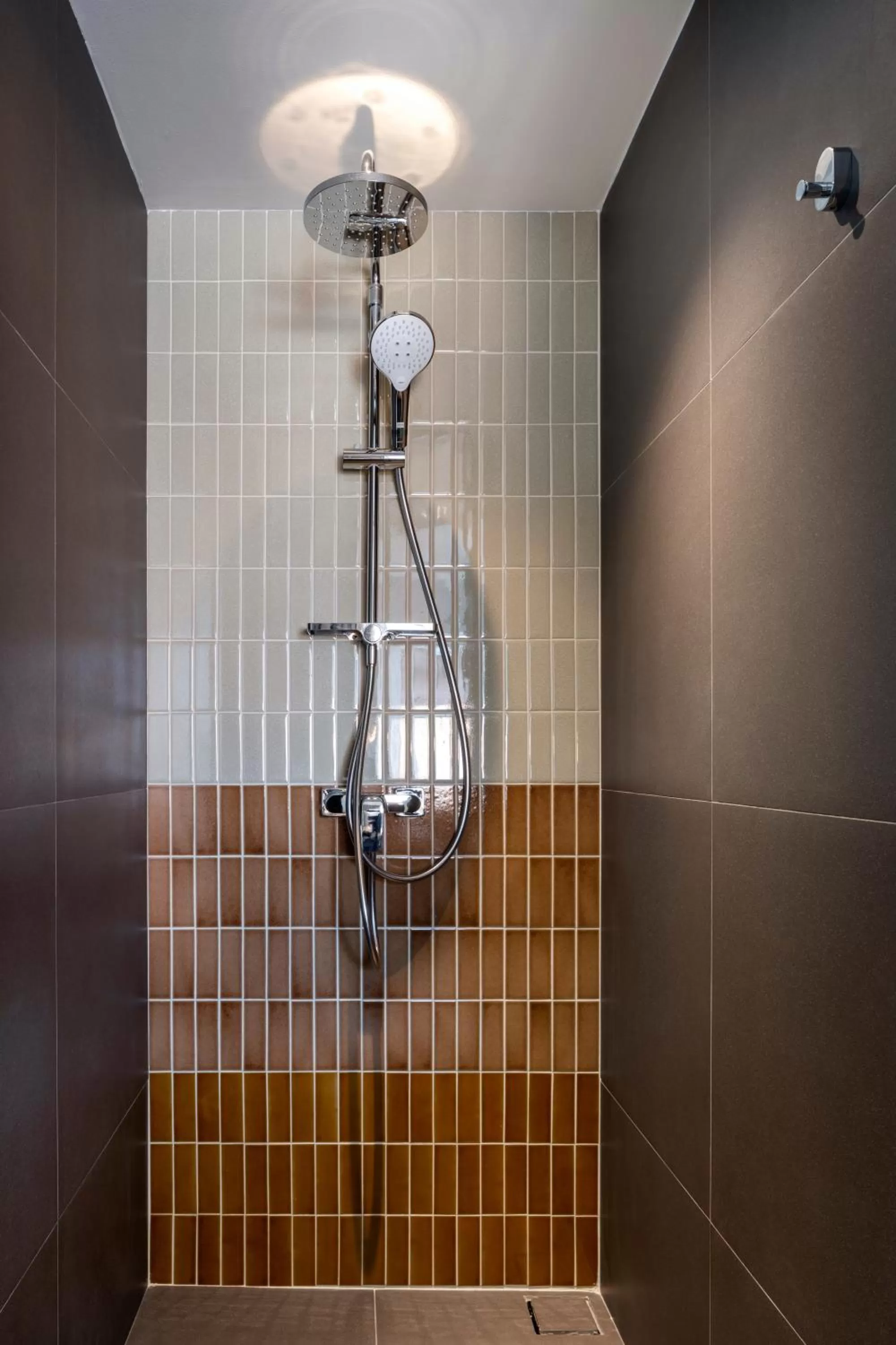 Shower in Lilit Bang Lumphu Hotel