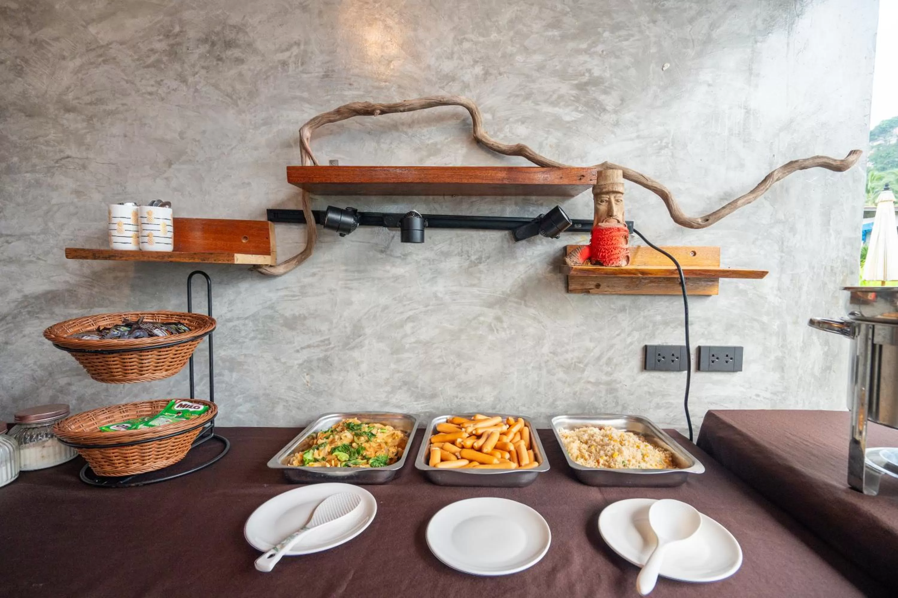 Restaurant/places to eat in Janpa Resort