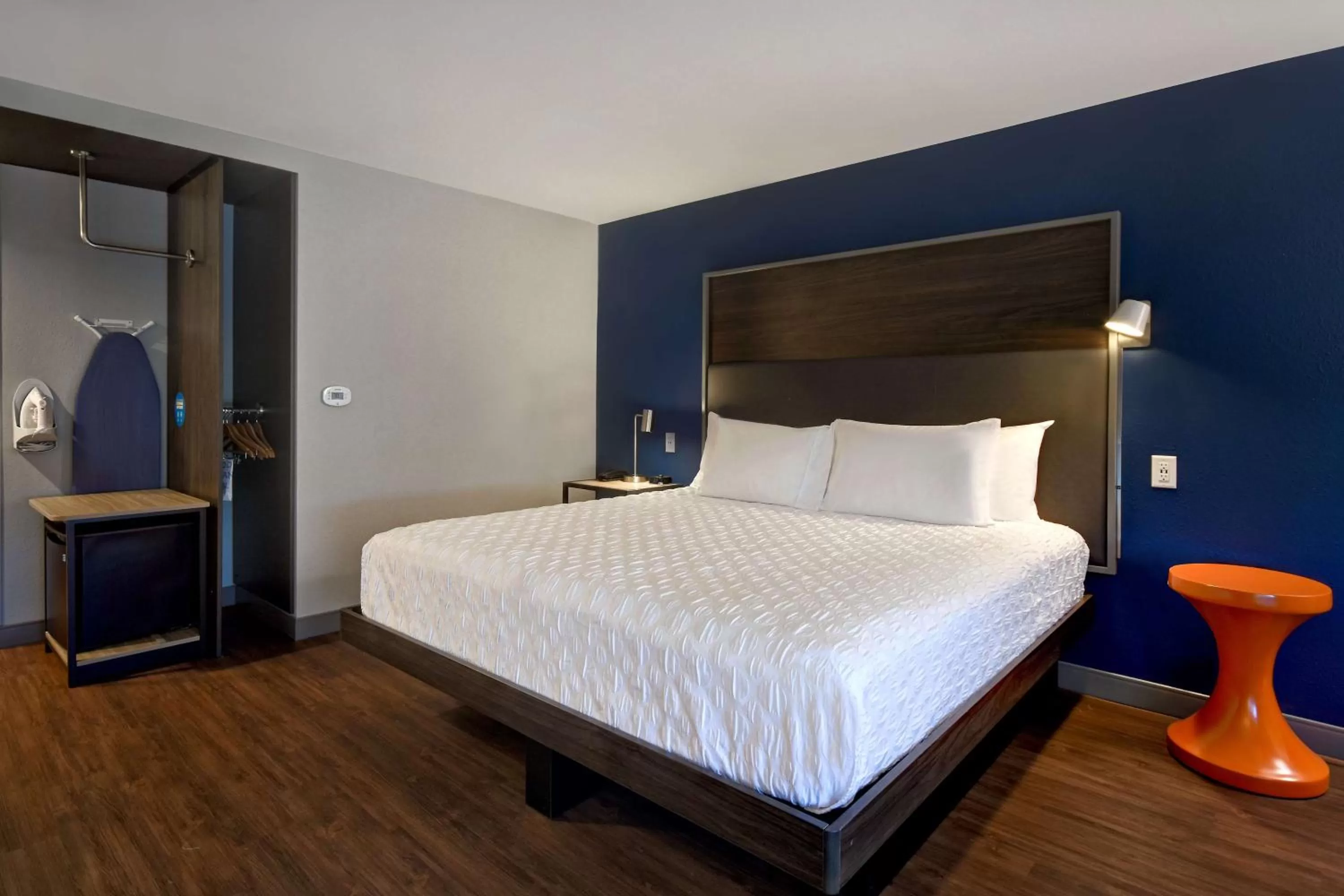 Bed in Tru By Hilton Concord, Nh