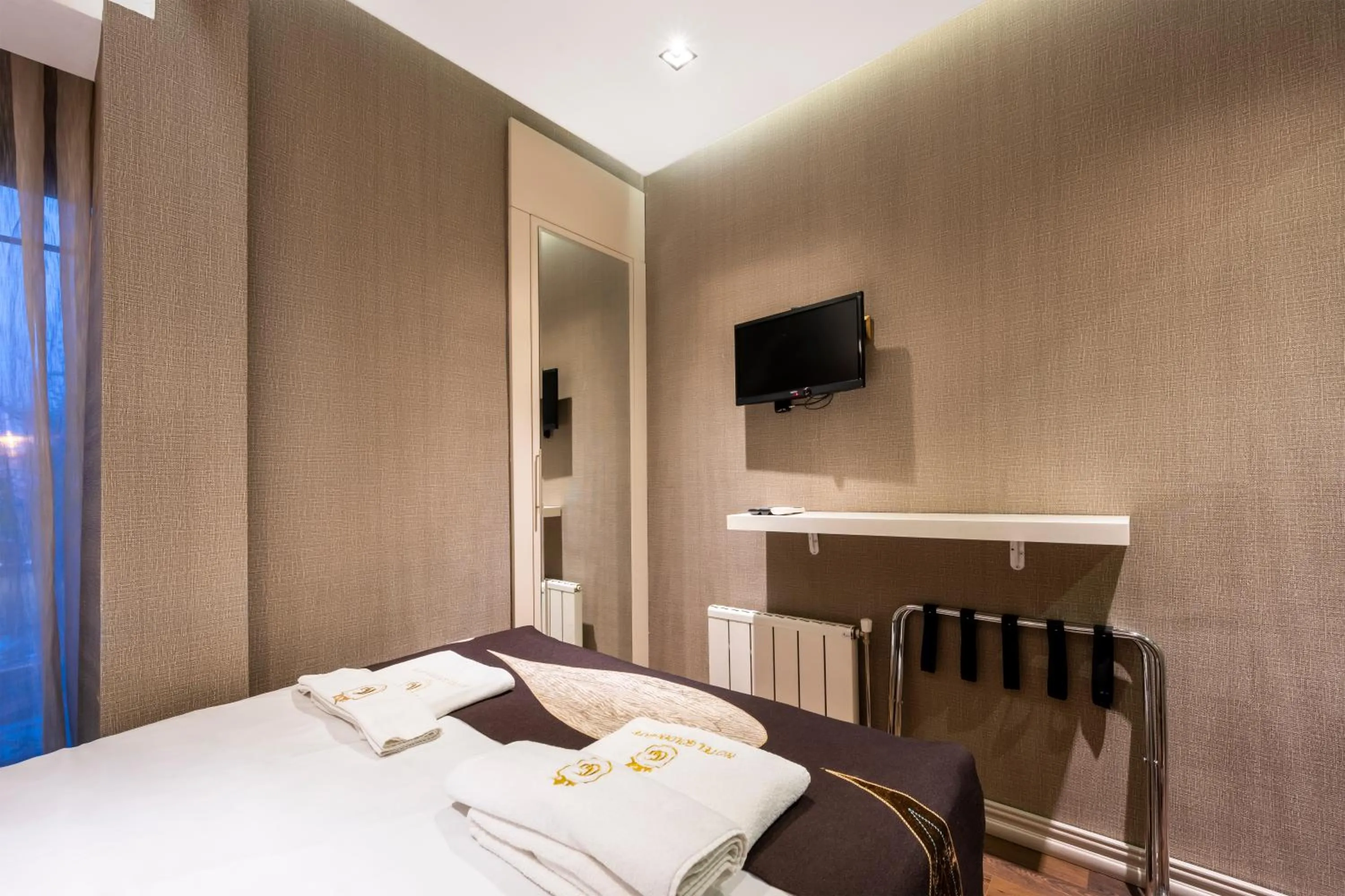 TV and multimedia, Bed in Golden Gate Hotel Topkapı